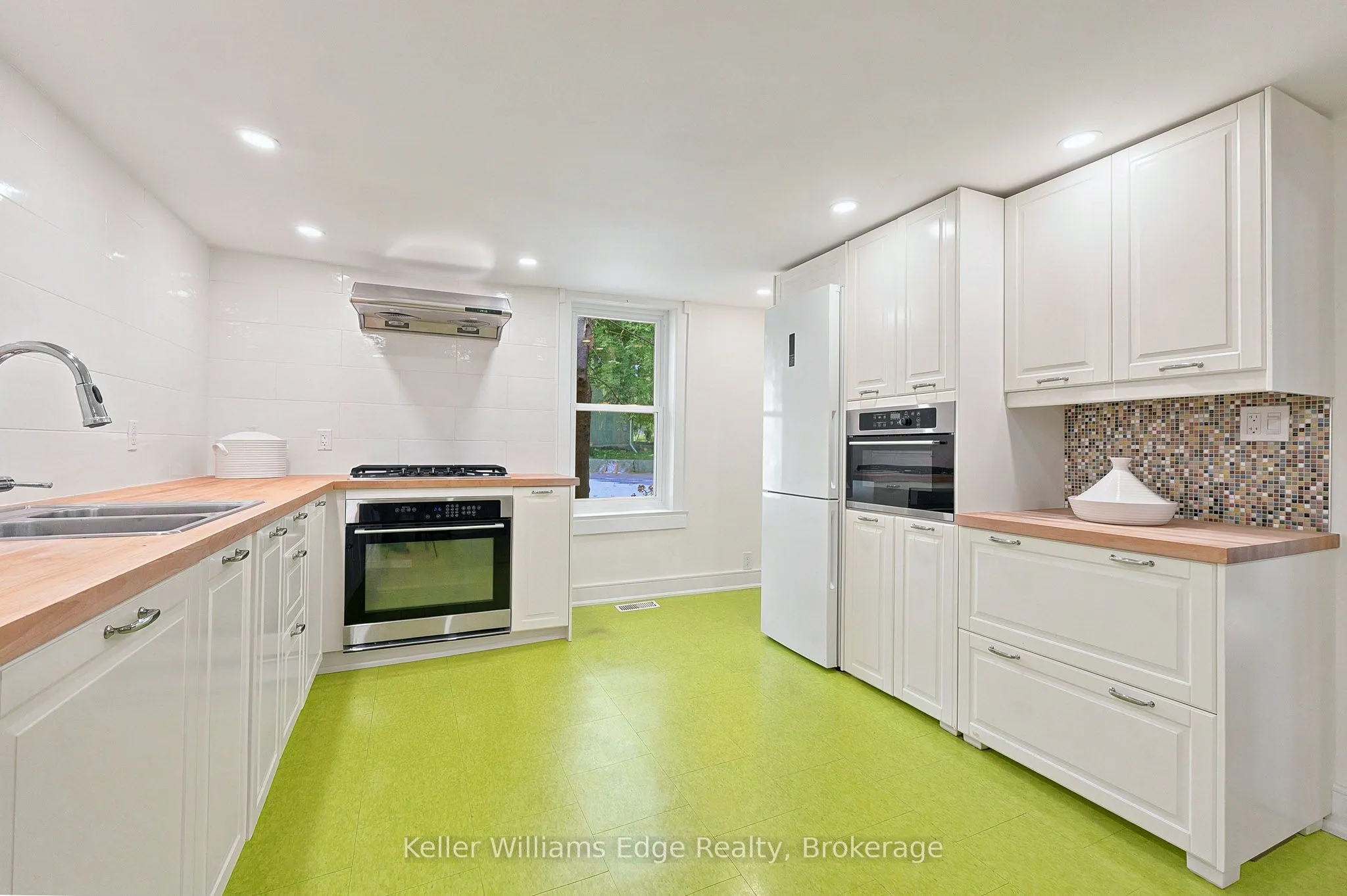 361 Dundas Street E