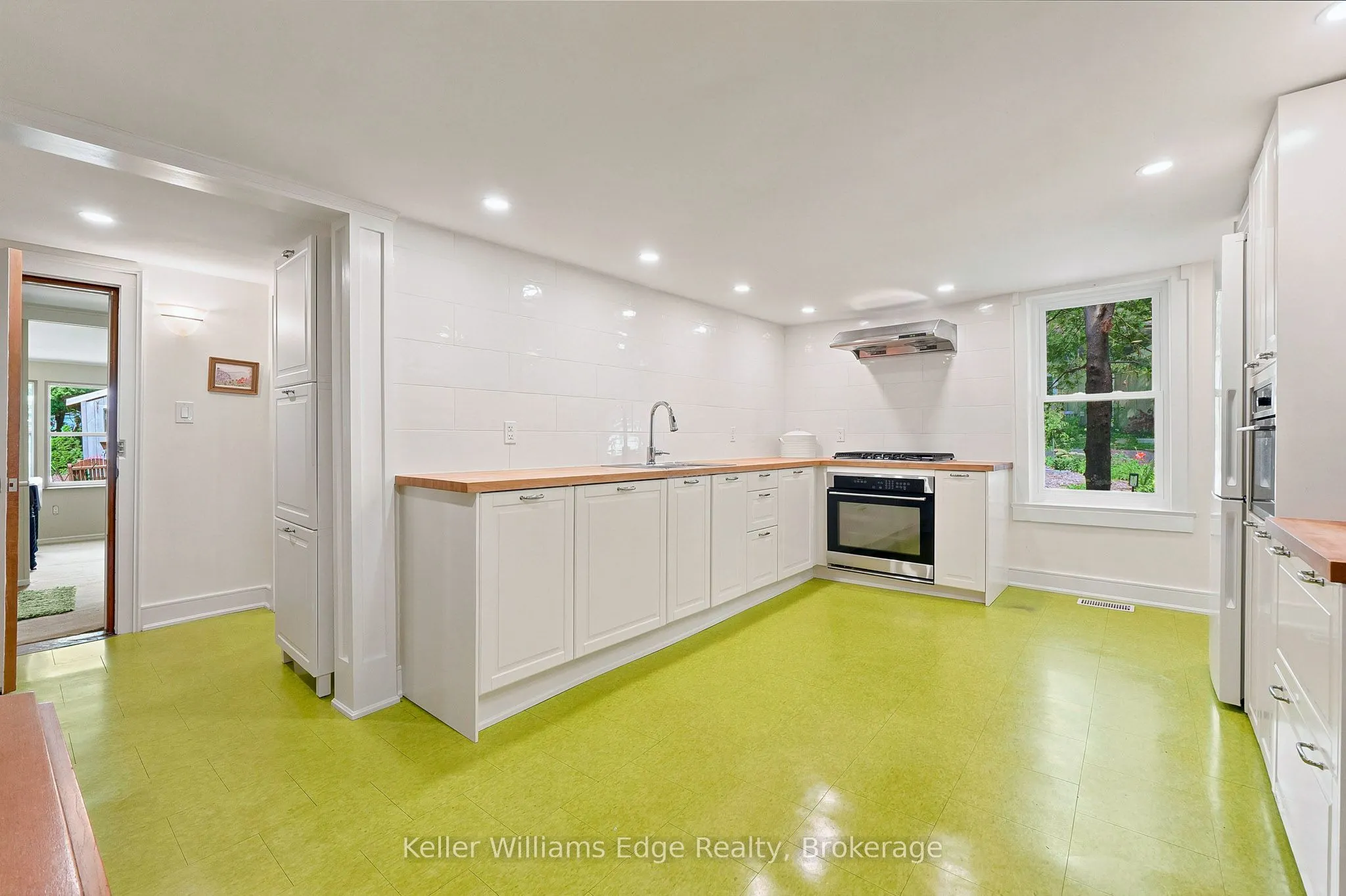 361 Dundas Street E