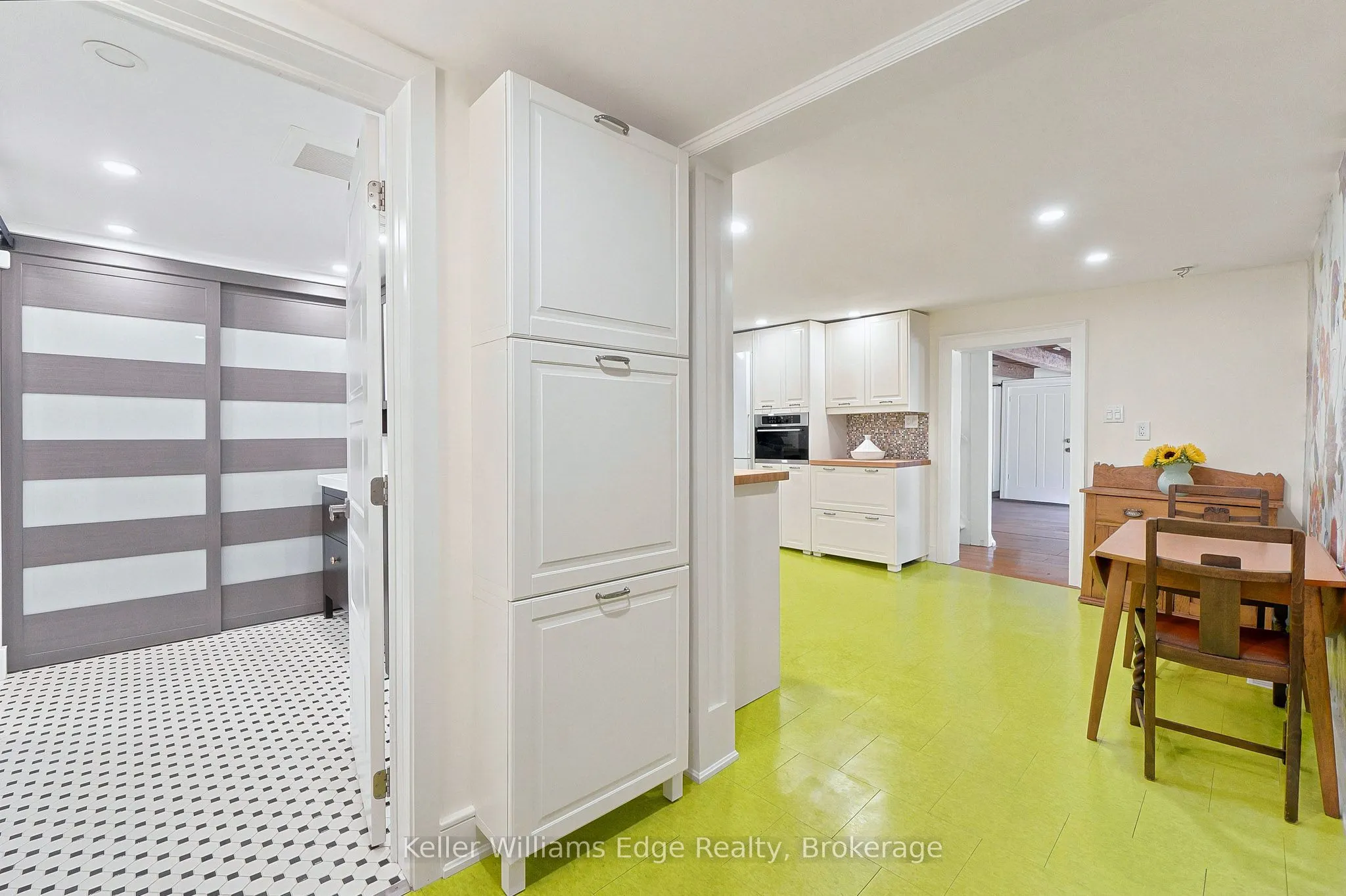 361 Dundas Street E