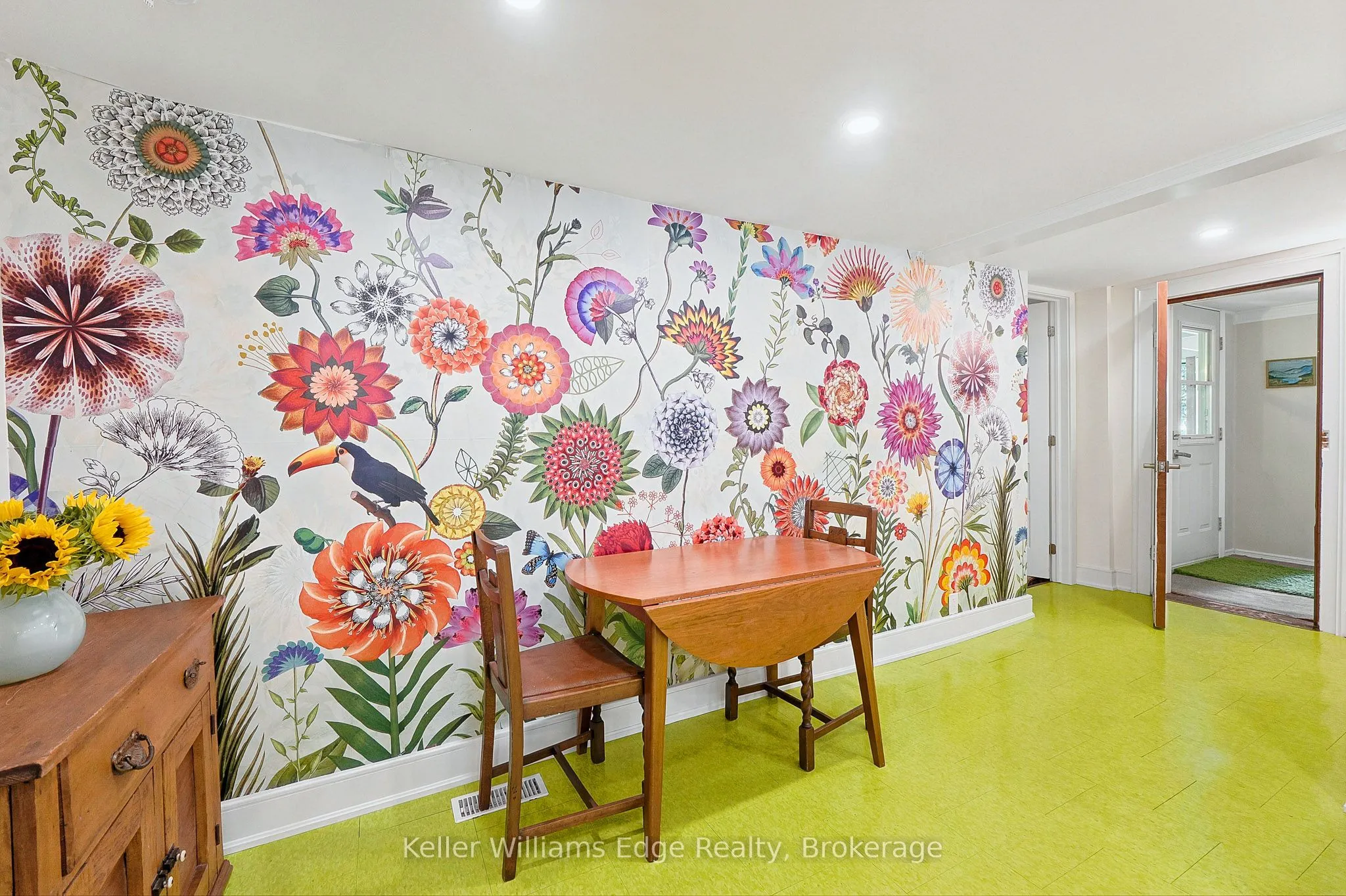 361 Dundas Street E