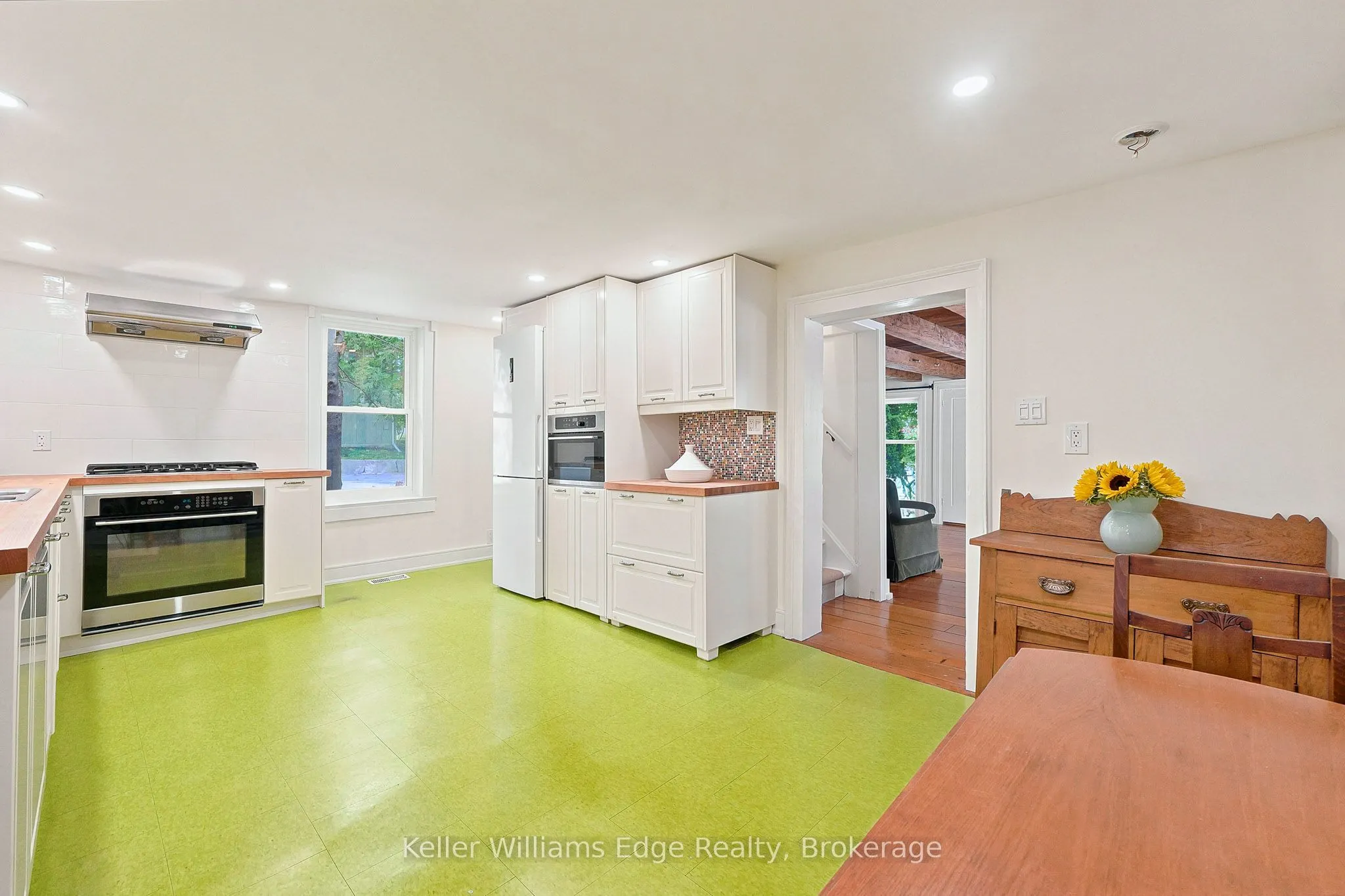 361 Dundas Street E