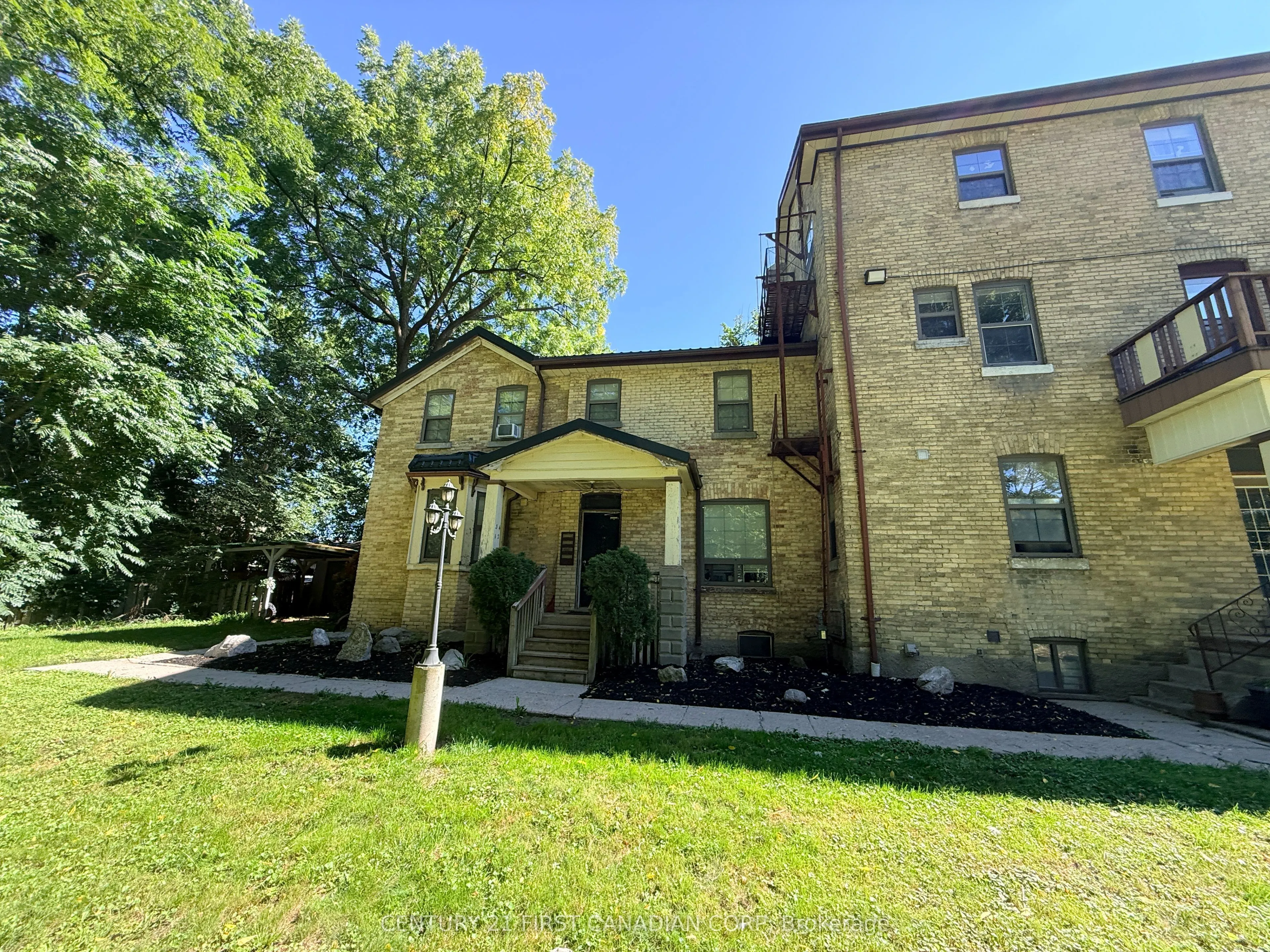 1 Waverley Place #4