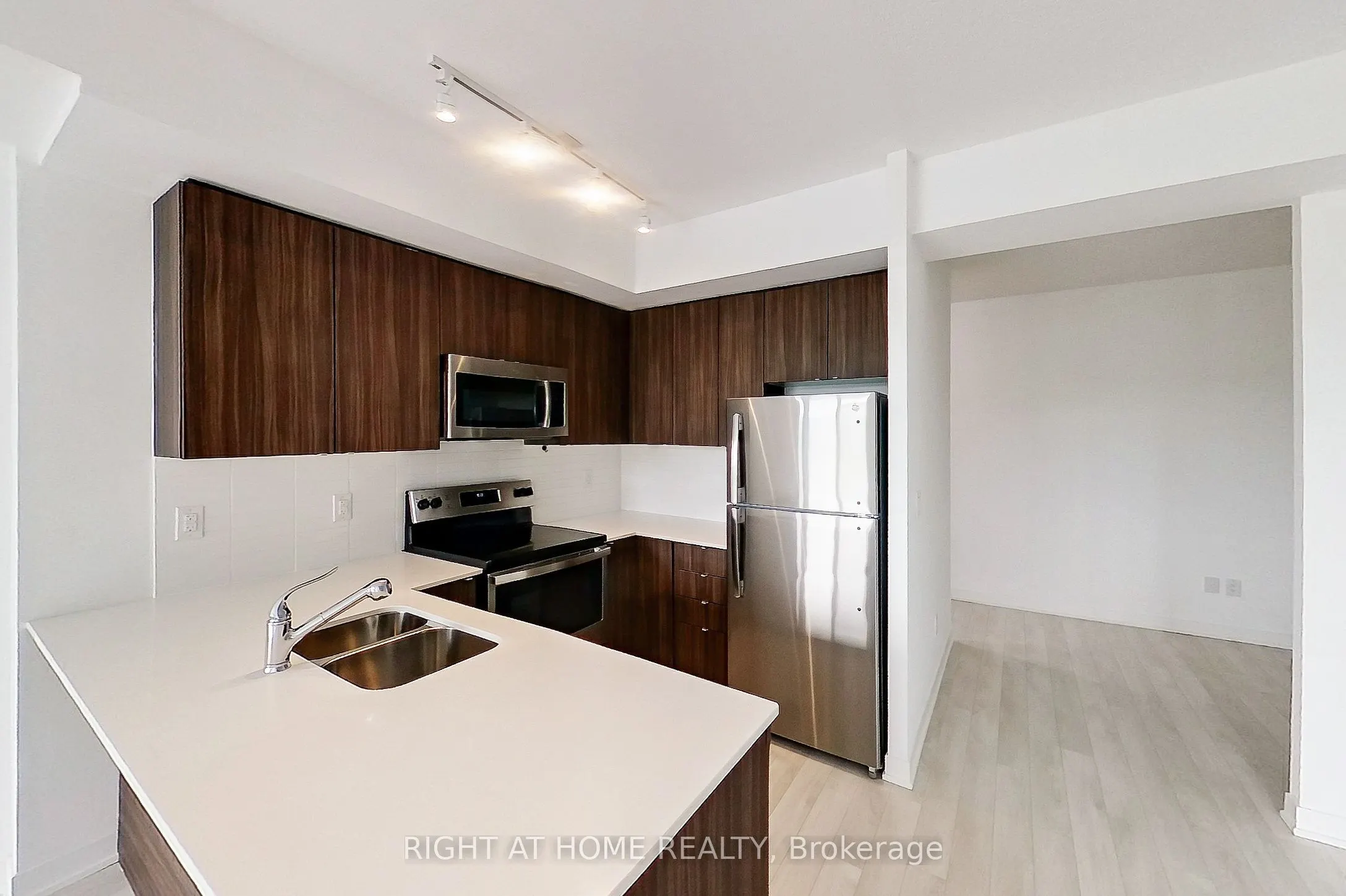 550 North Service Road #809