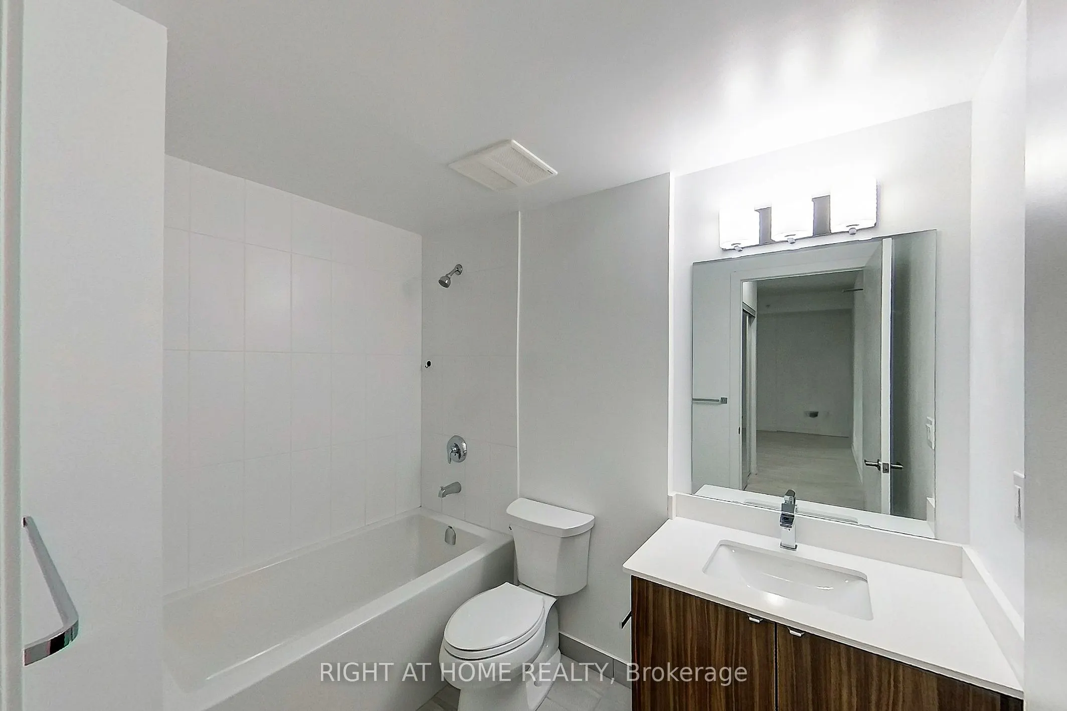 550 North Service Road #809