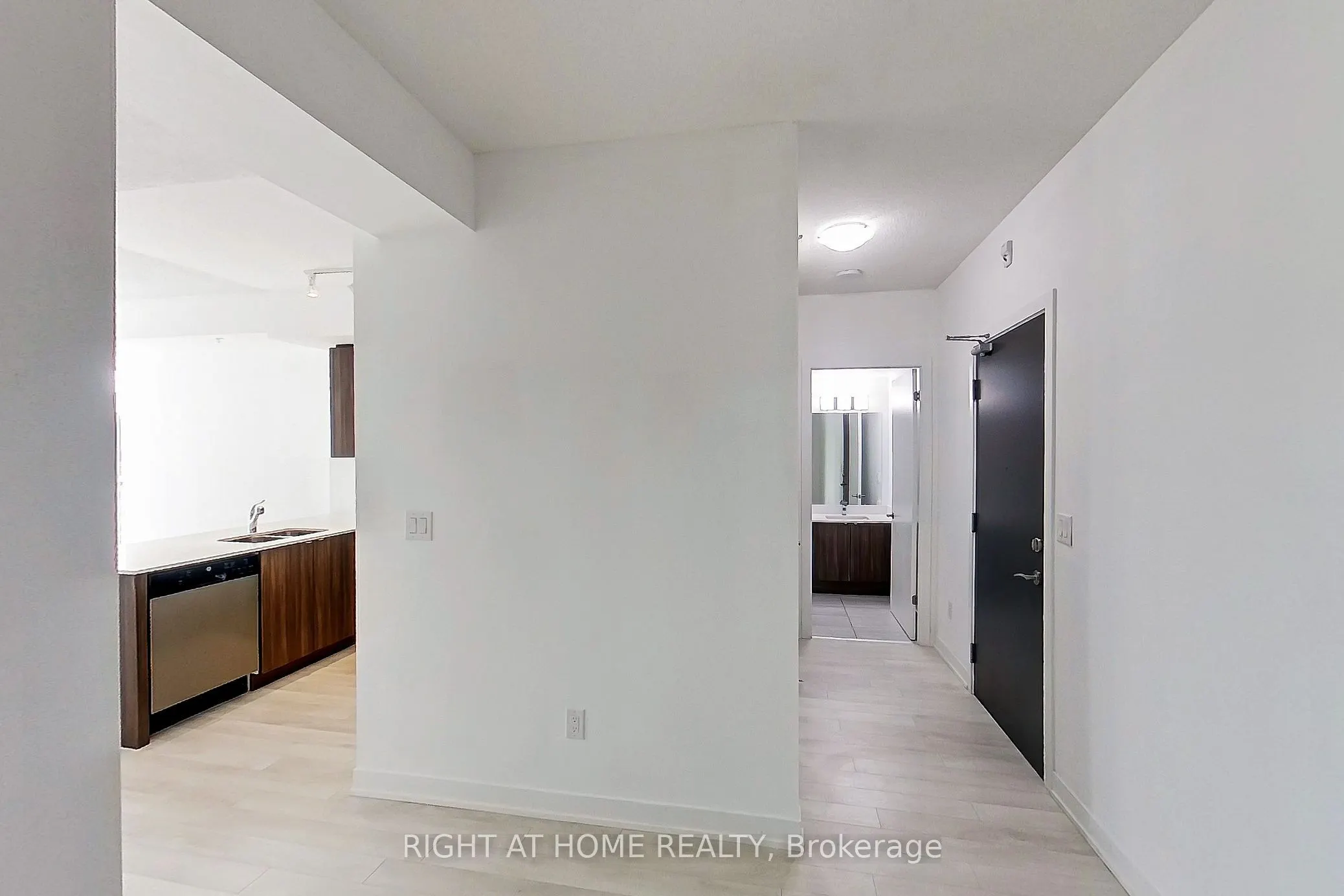 550 North Service Road #809