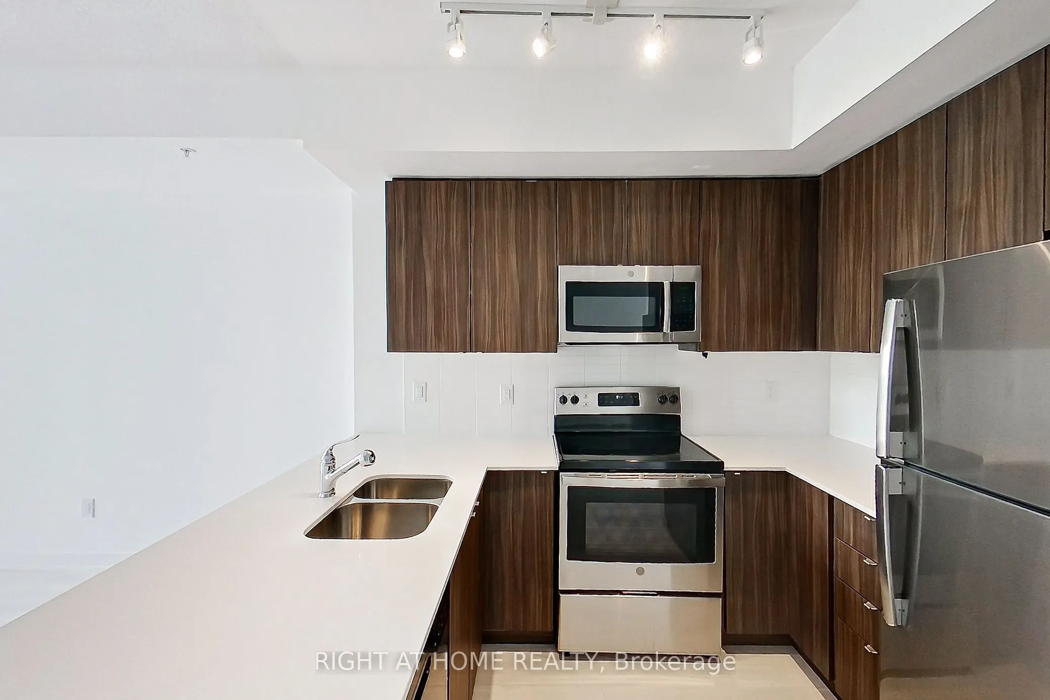 550 North Service Road #809