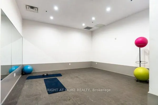 550 North Service Road #809