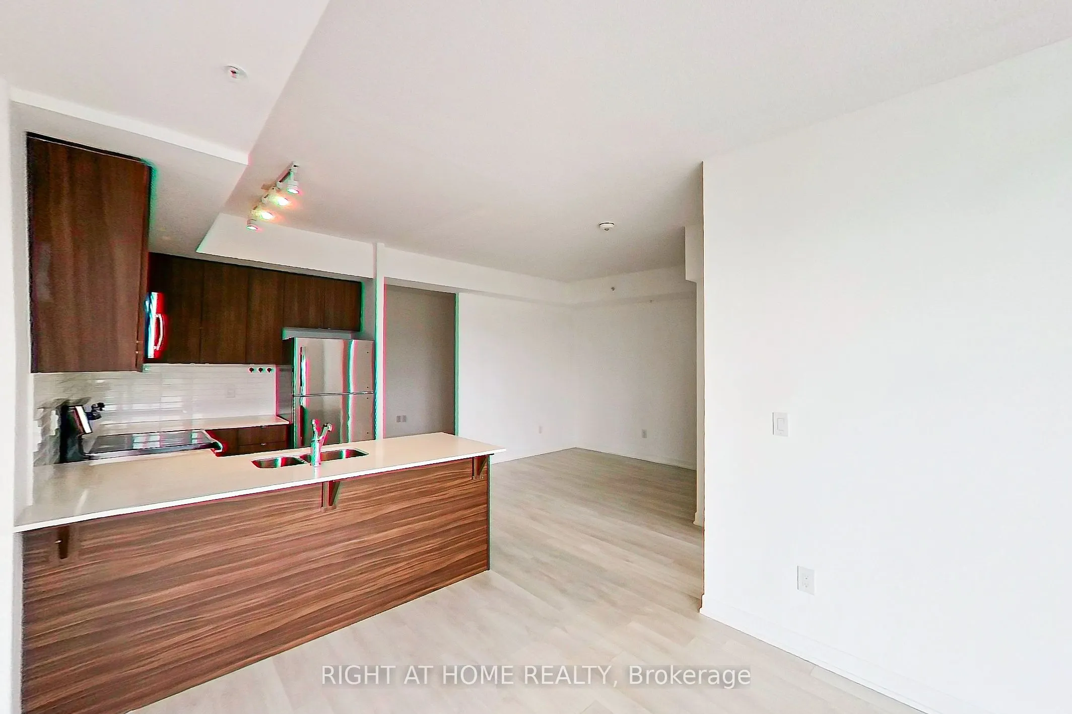 550 North Service Road #809