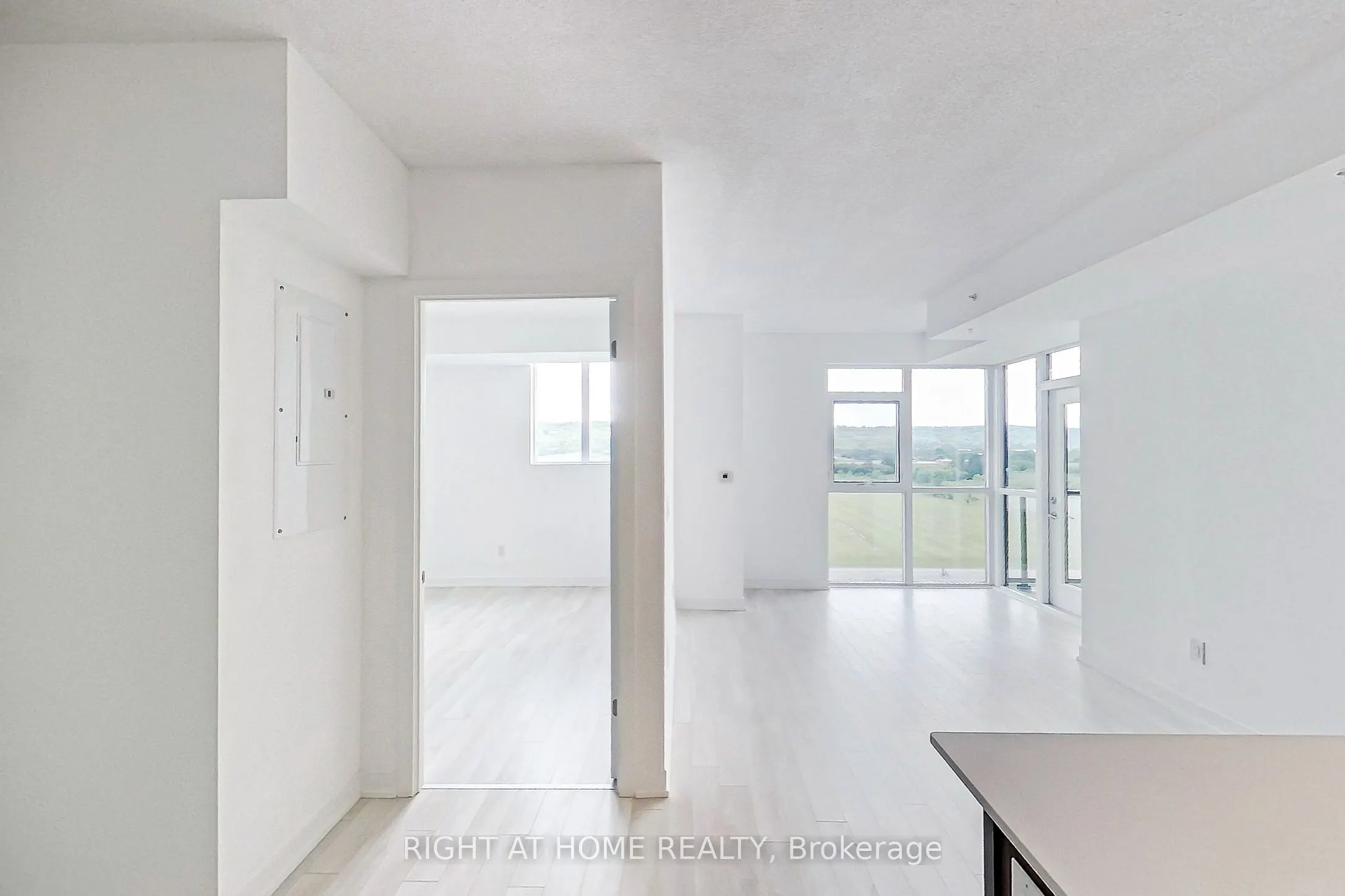 550 North Service Road #809