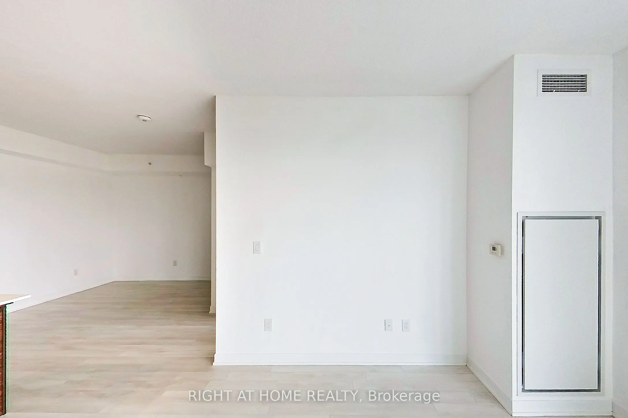 550 North Service Road #809