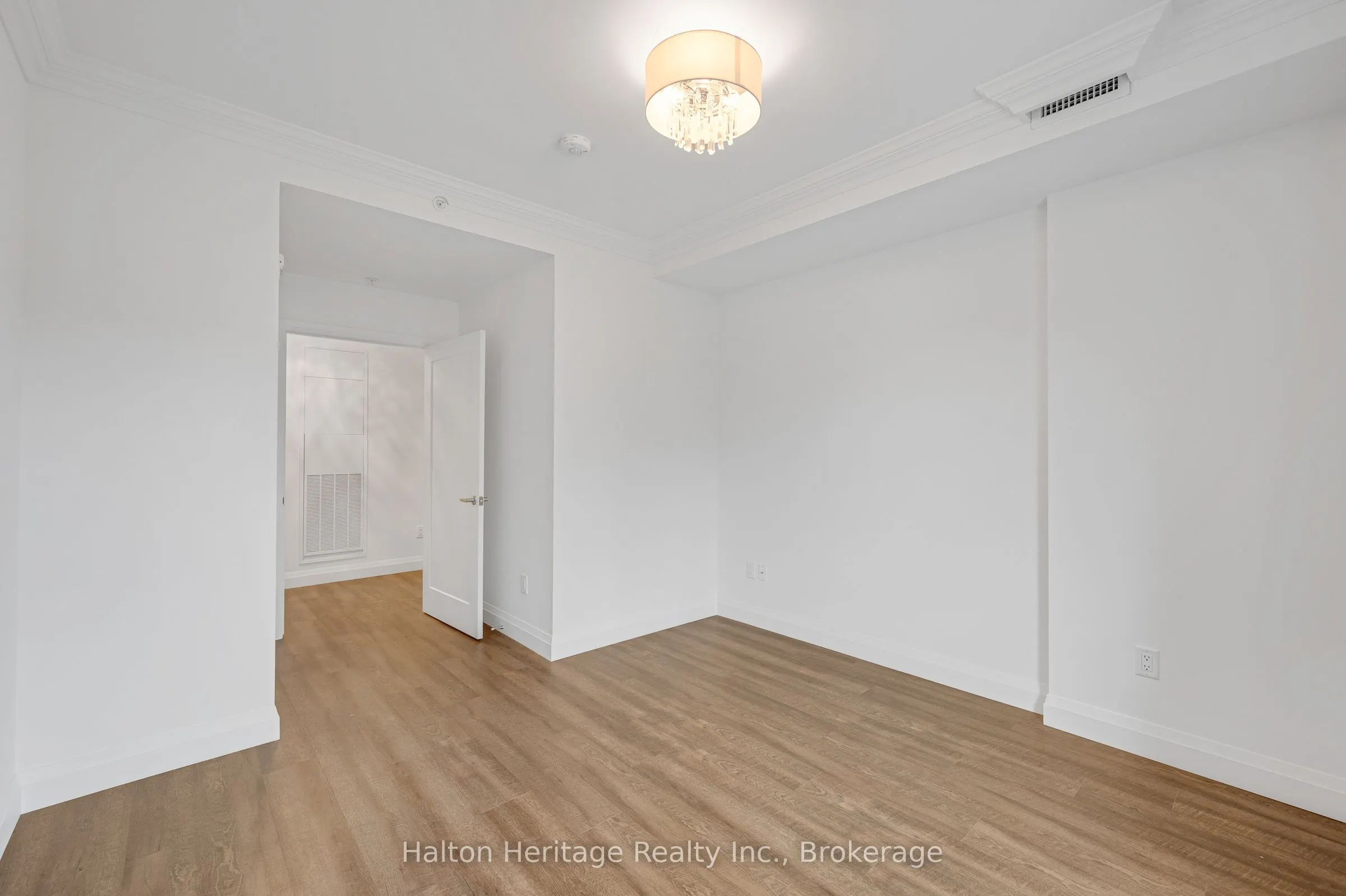 30 Hamilton Street S #313