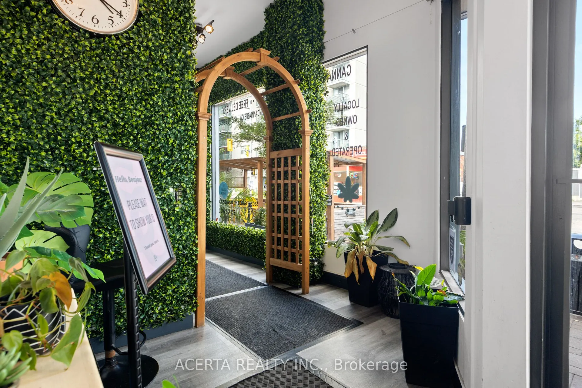 1008 WELLINGTON Street W