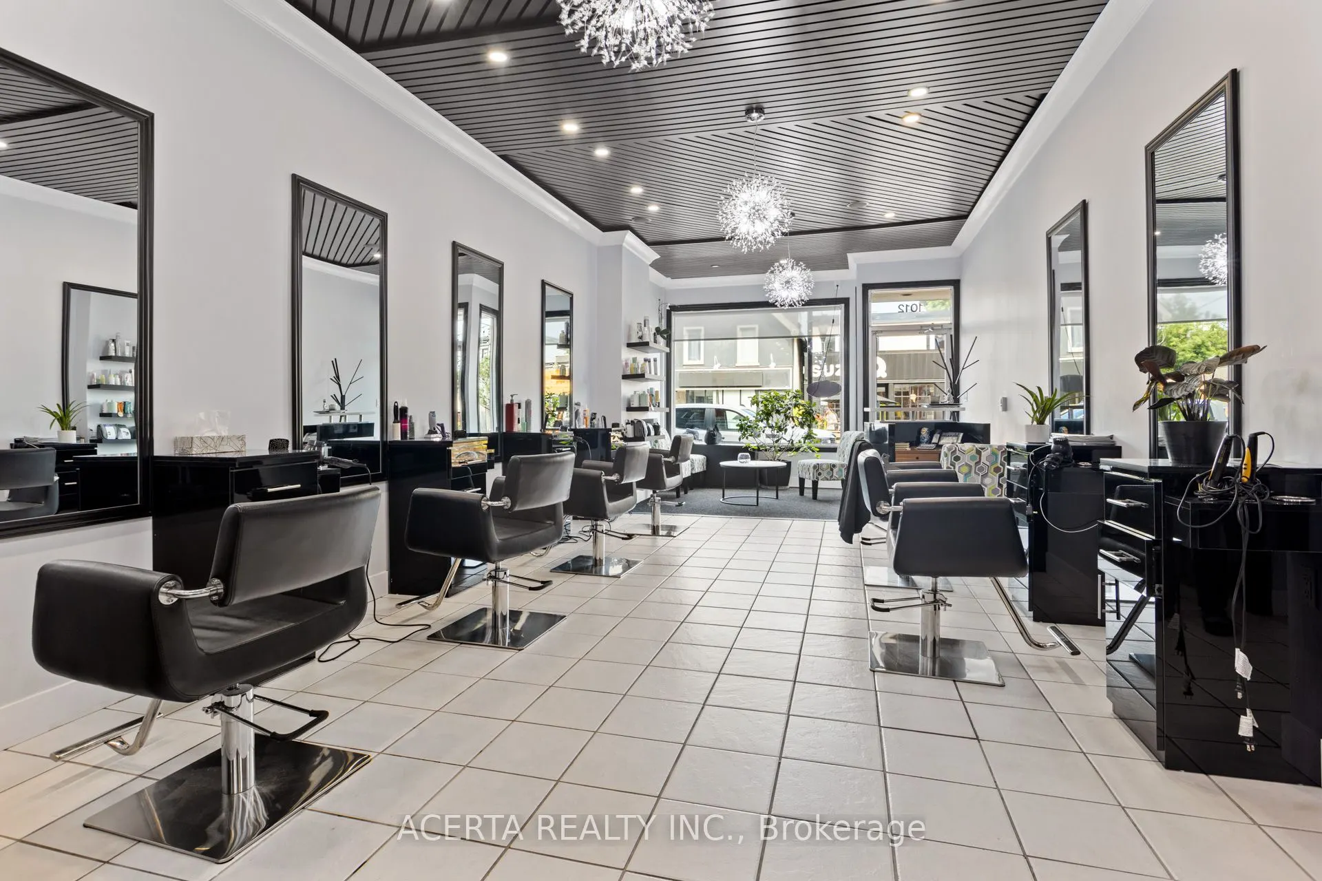 1008 WELLINGTON Street W
