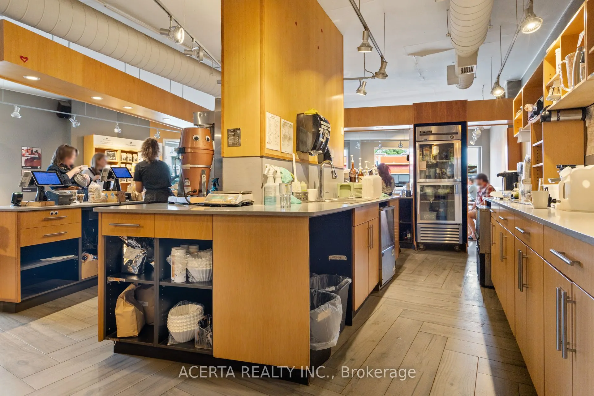 1008 WELLINGTON Street W