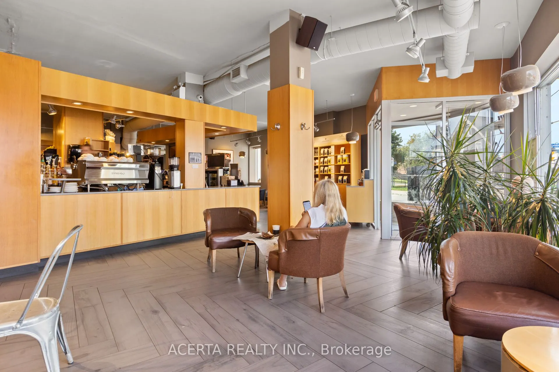 1008 WELLINGTON Street W