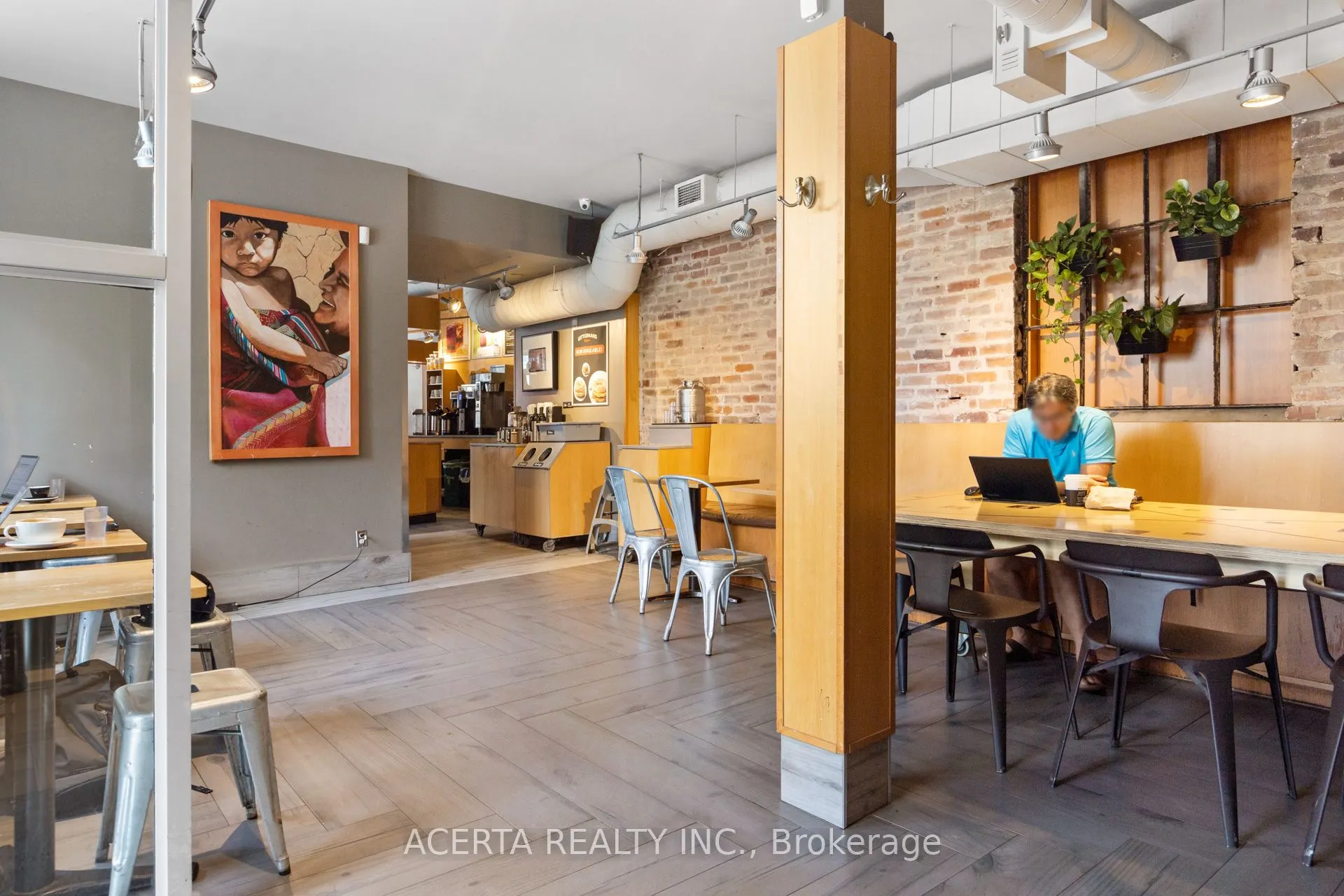 1008 WELLINGTON Street W