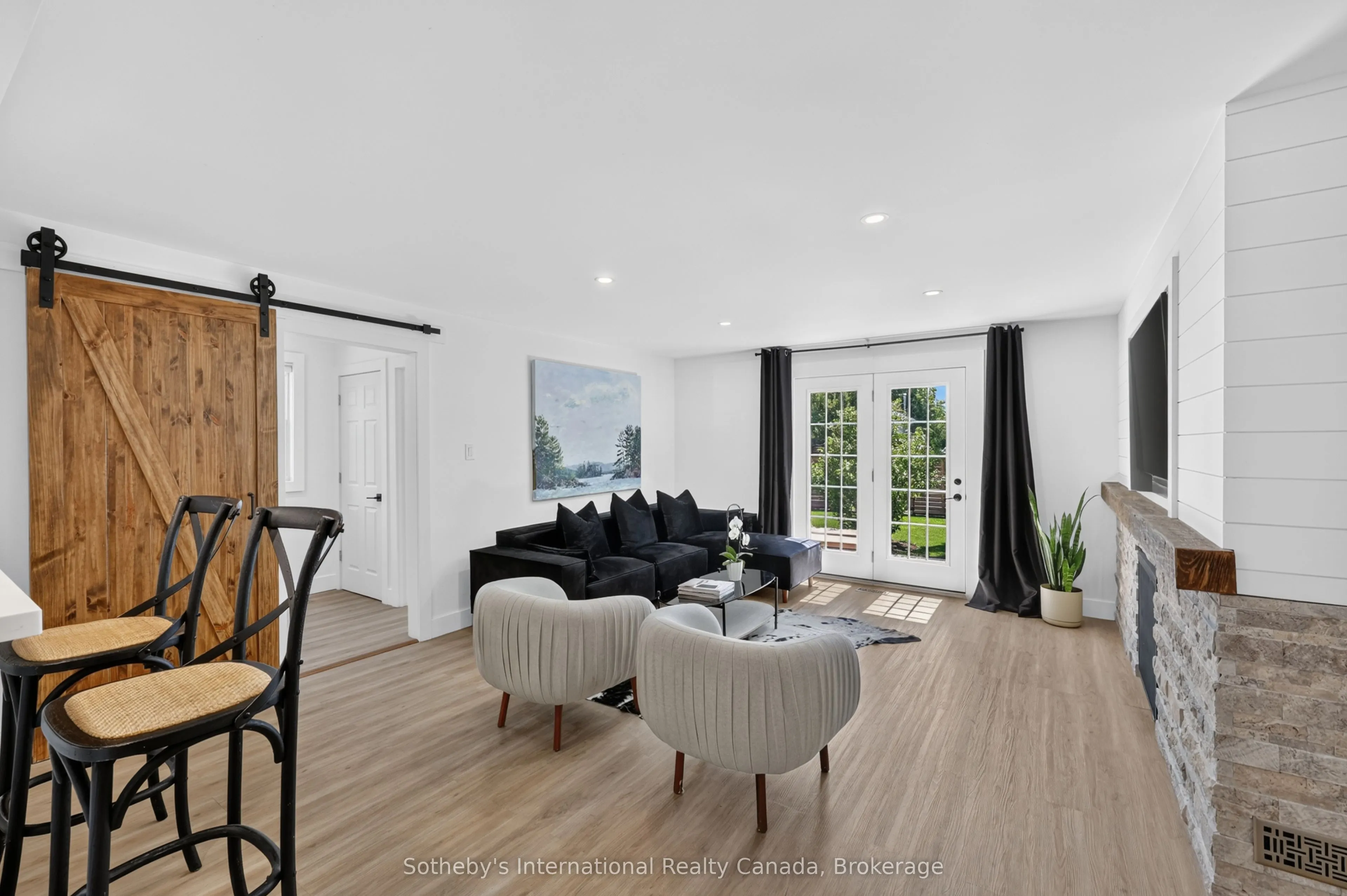 131 Bruce Street S