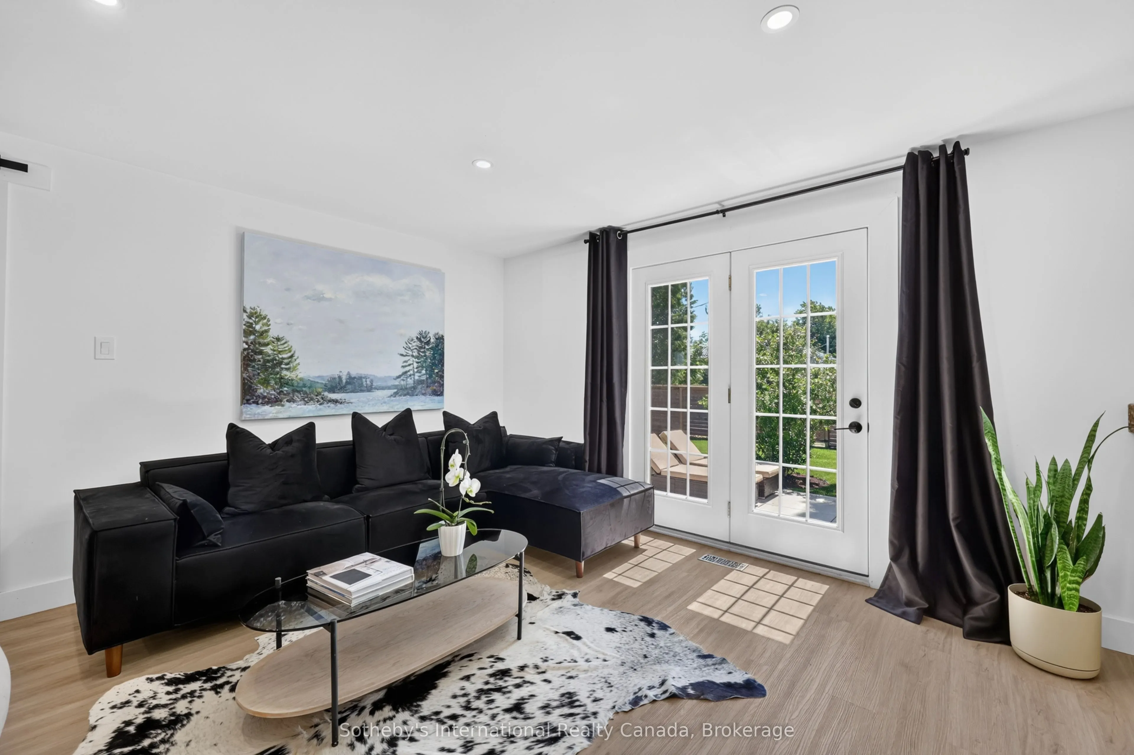 131 Bruce Street S