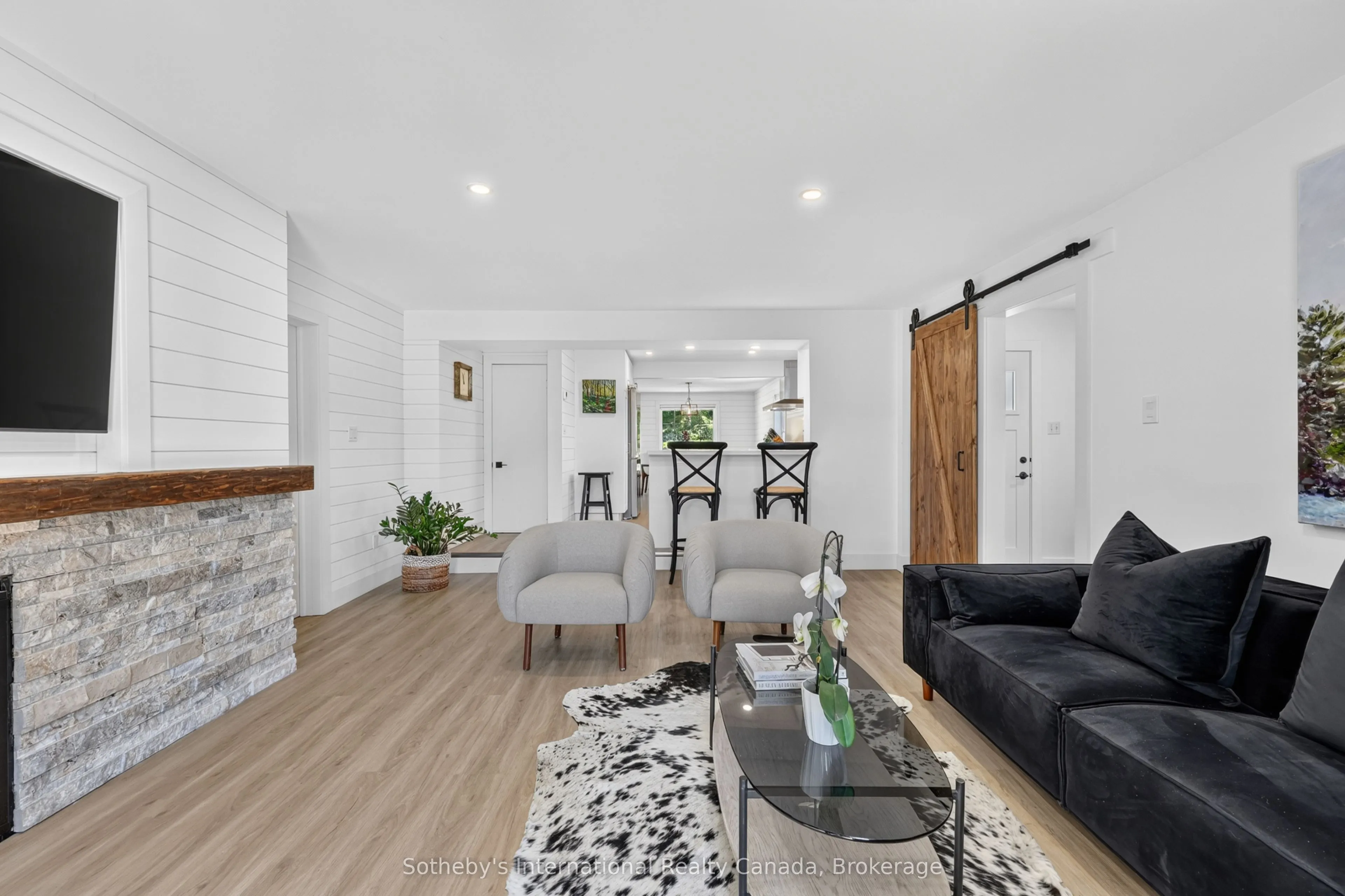 131 Bruce Street S