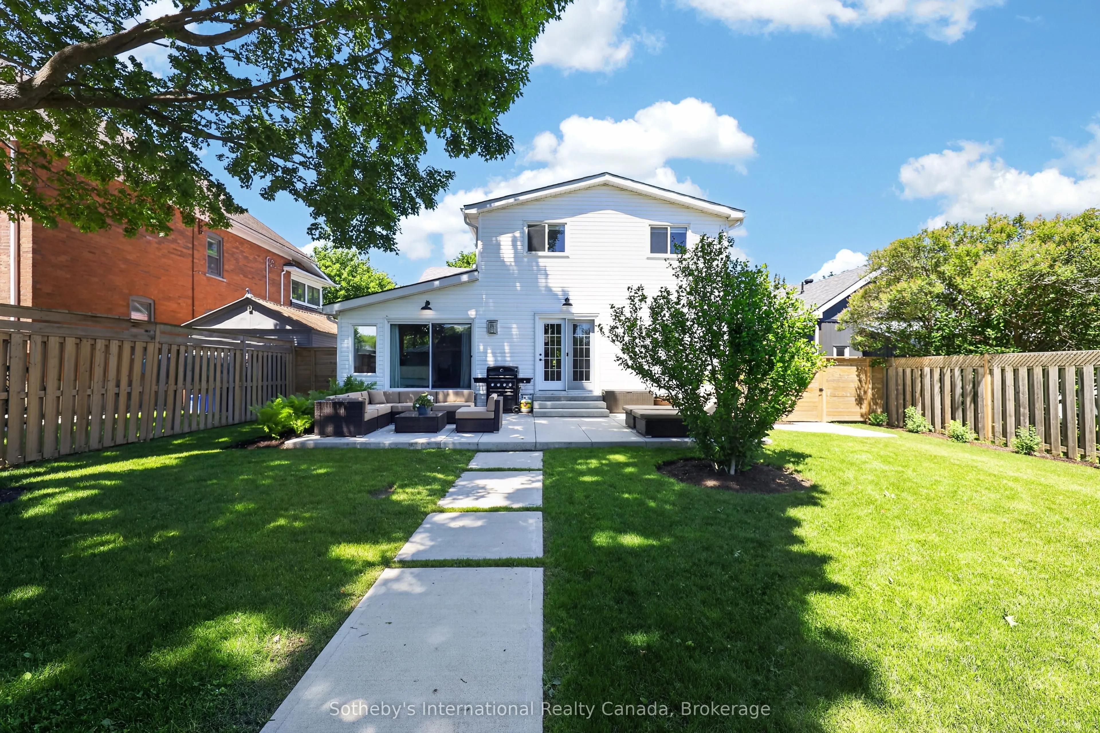 131 Bruce Street S