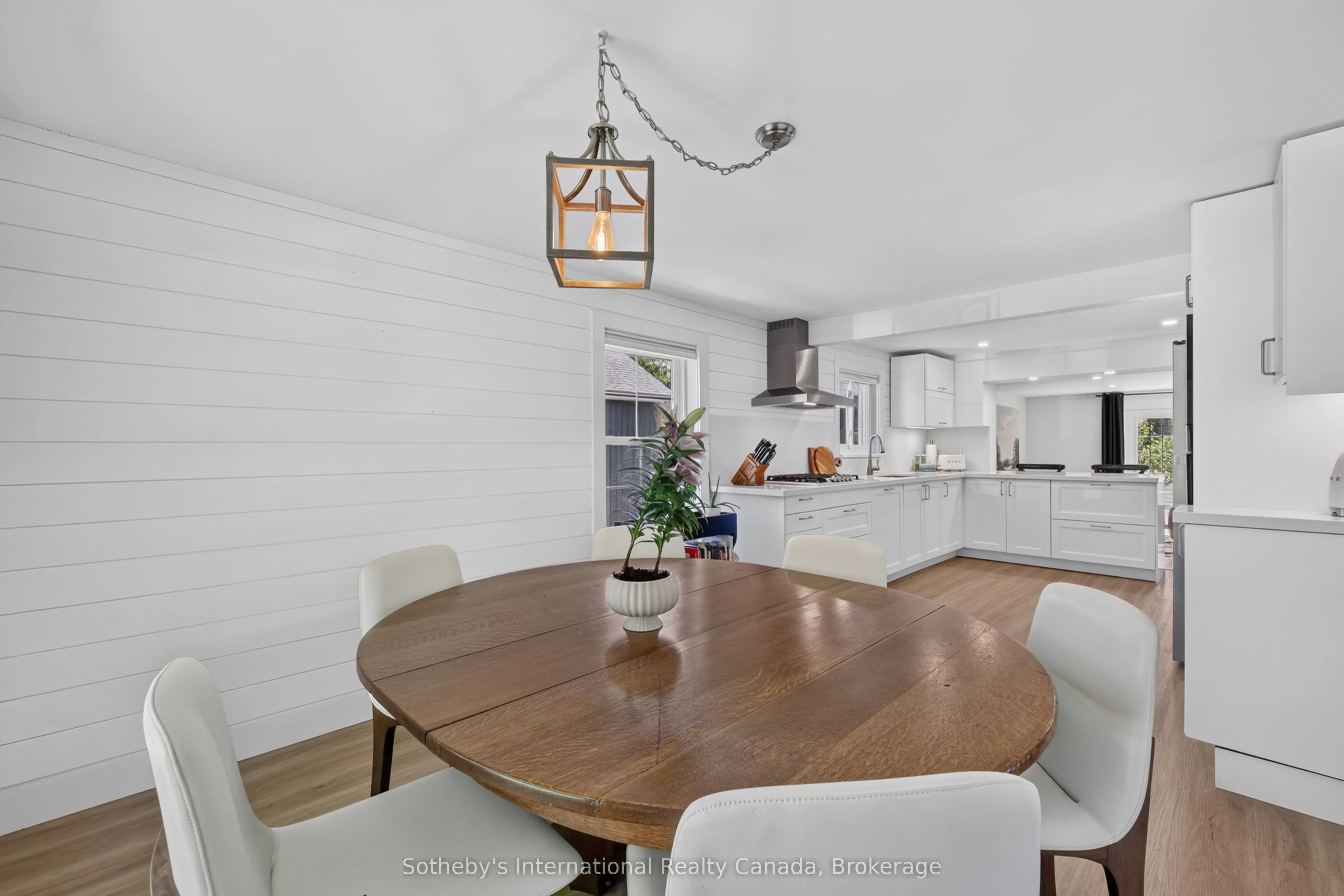131 Bruce Street S