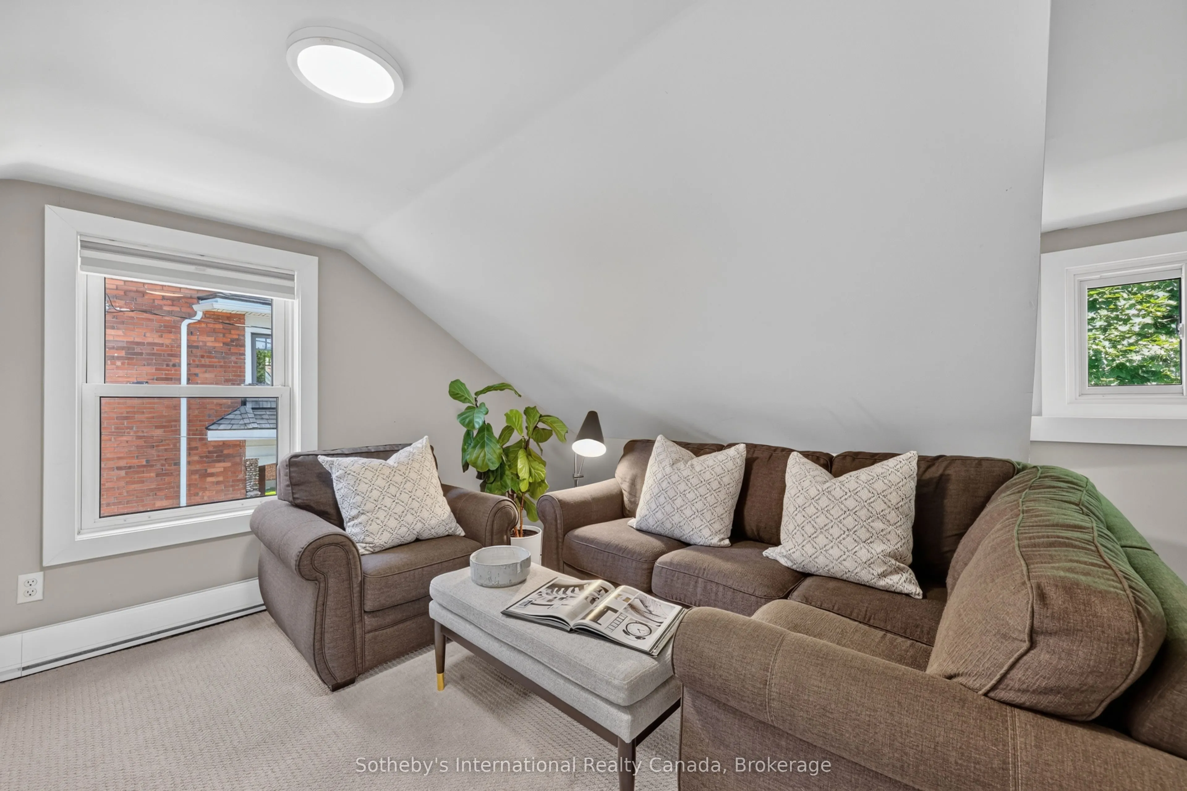 131 Bruce Street S