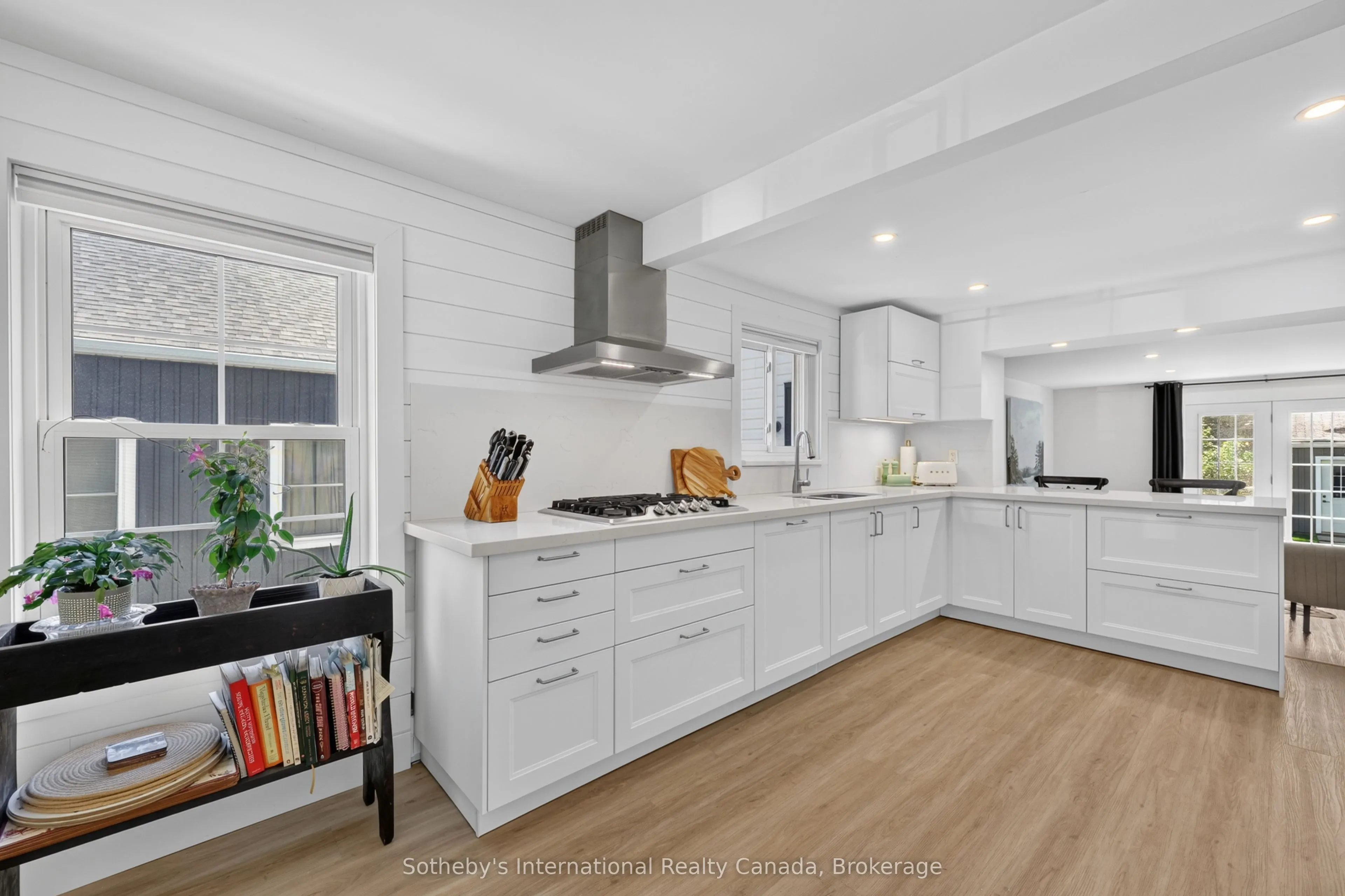 131 Bruce Street S