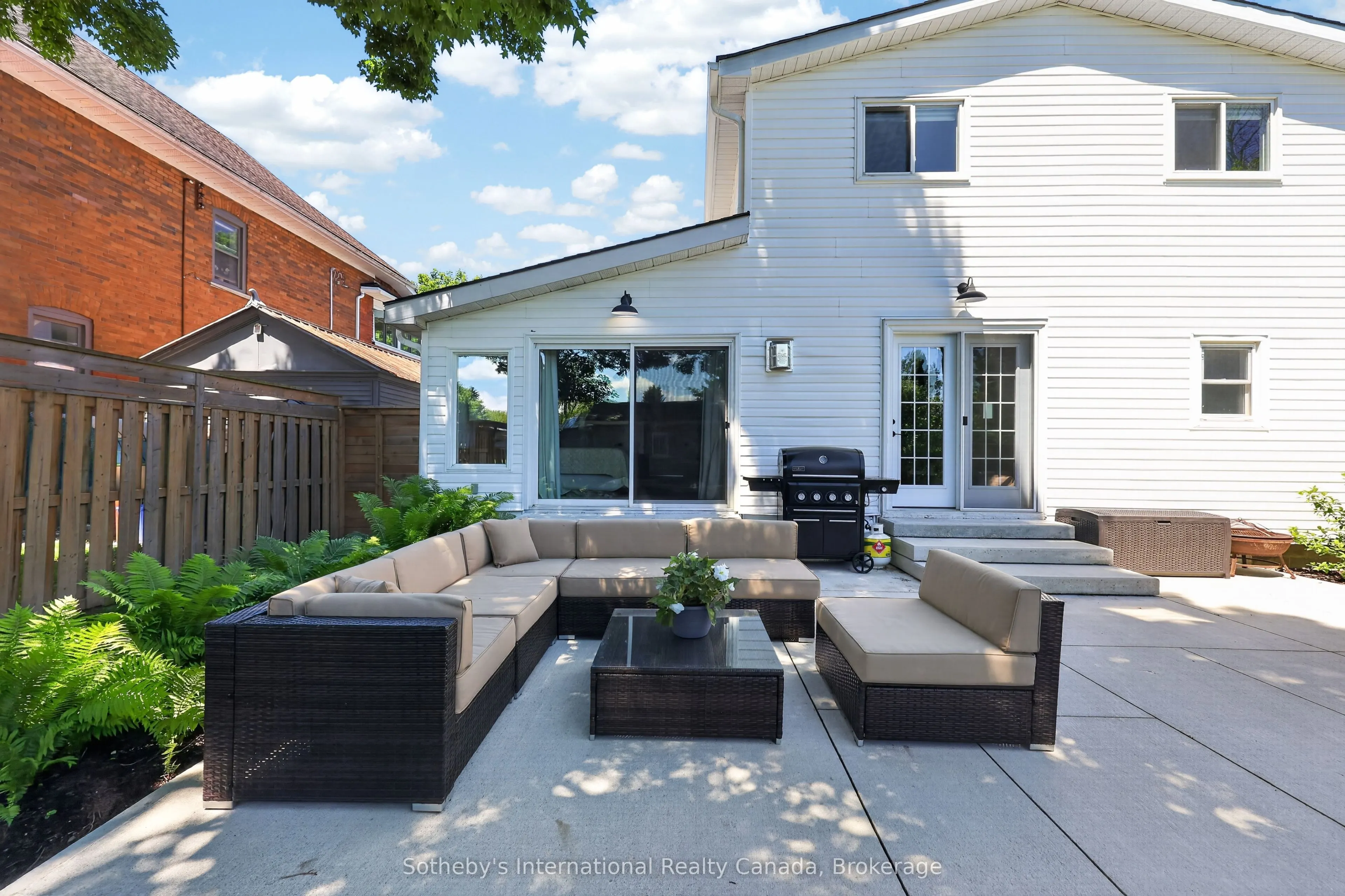 131 Bruce Street S