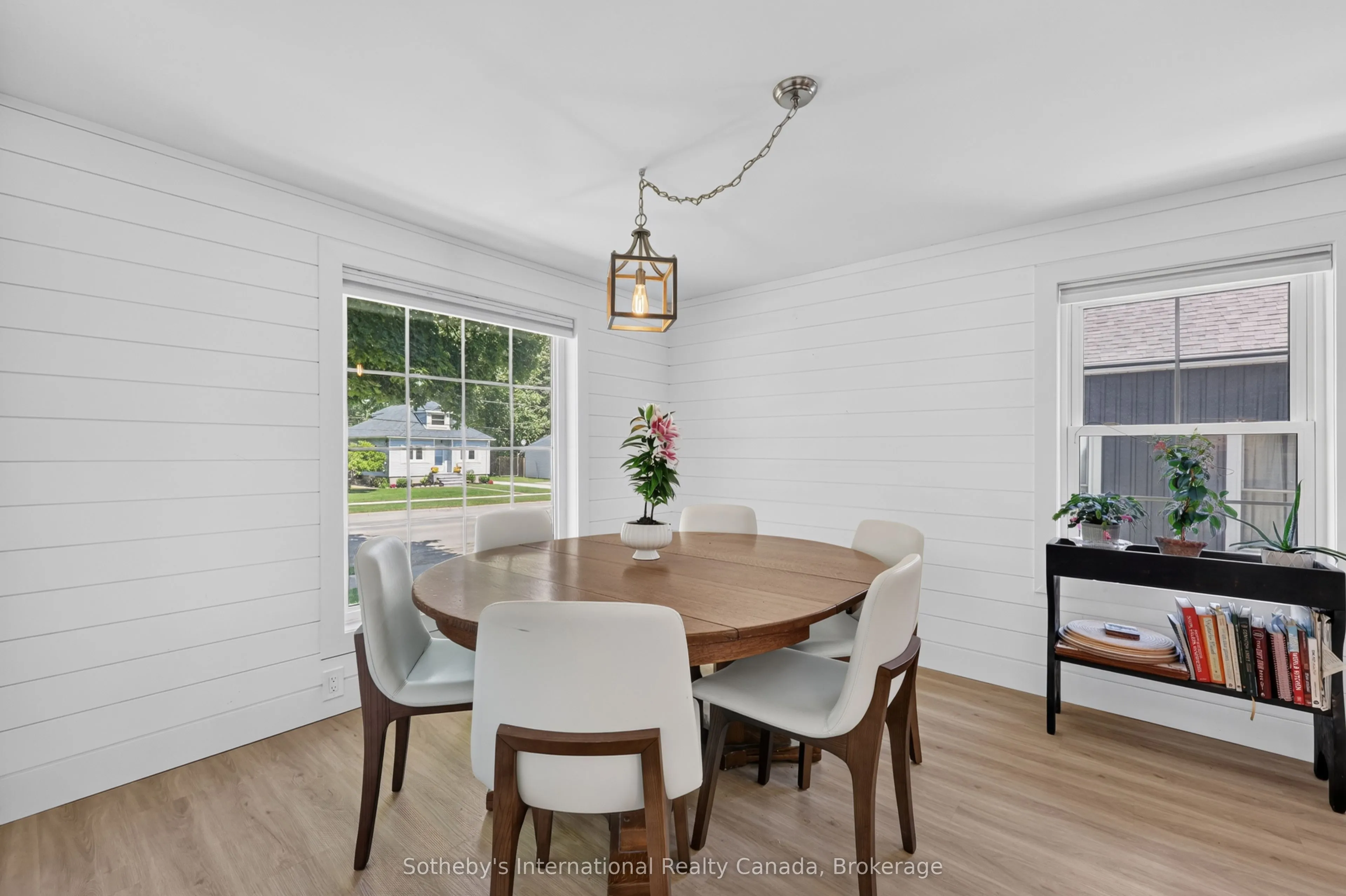131 Bruce Street S