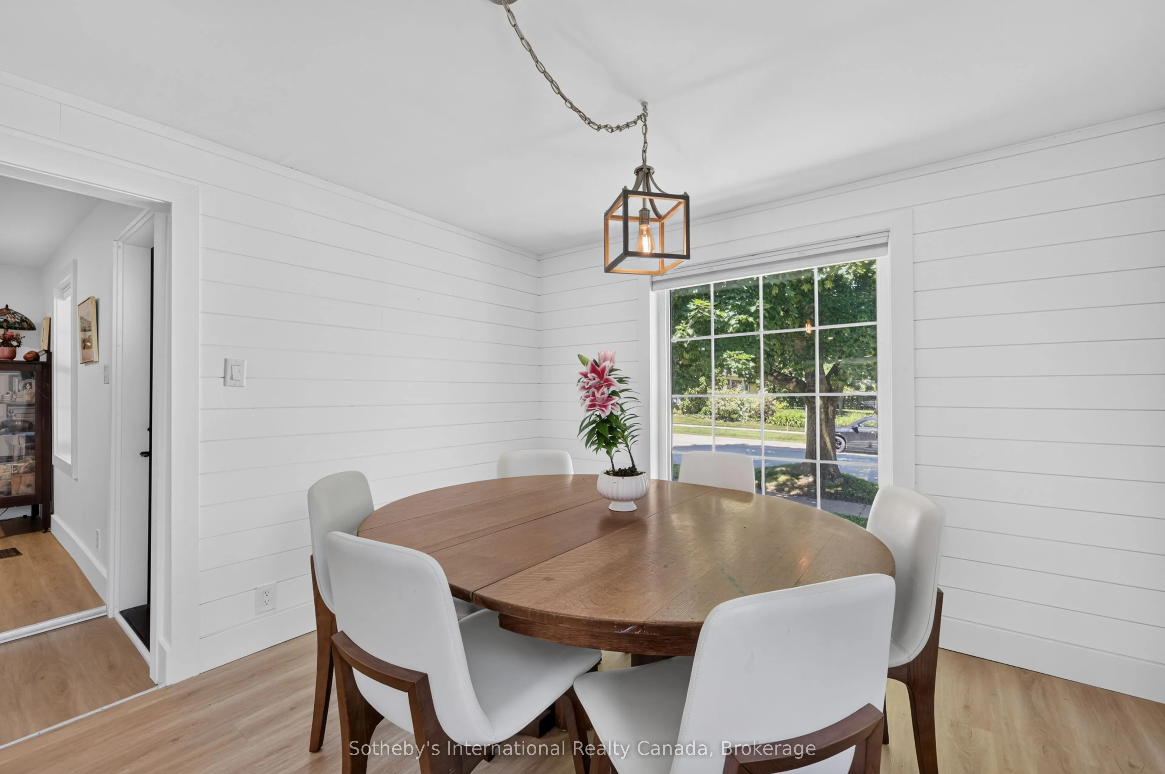 131 Bruce Street S