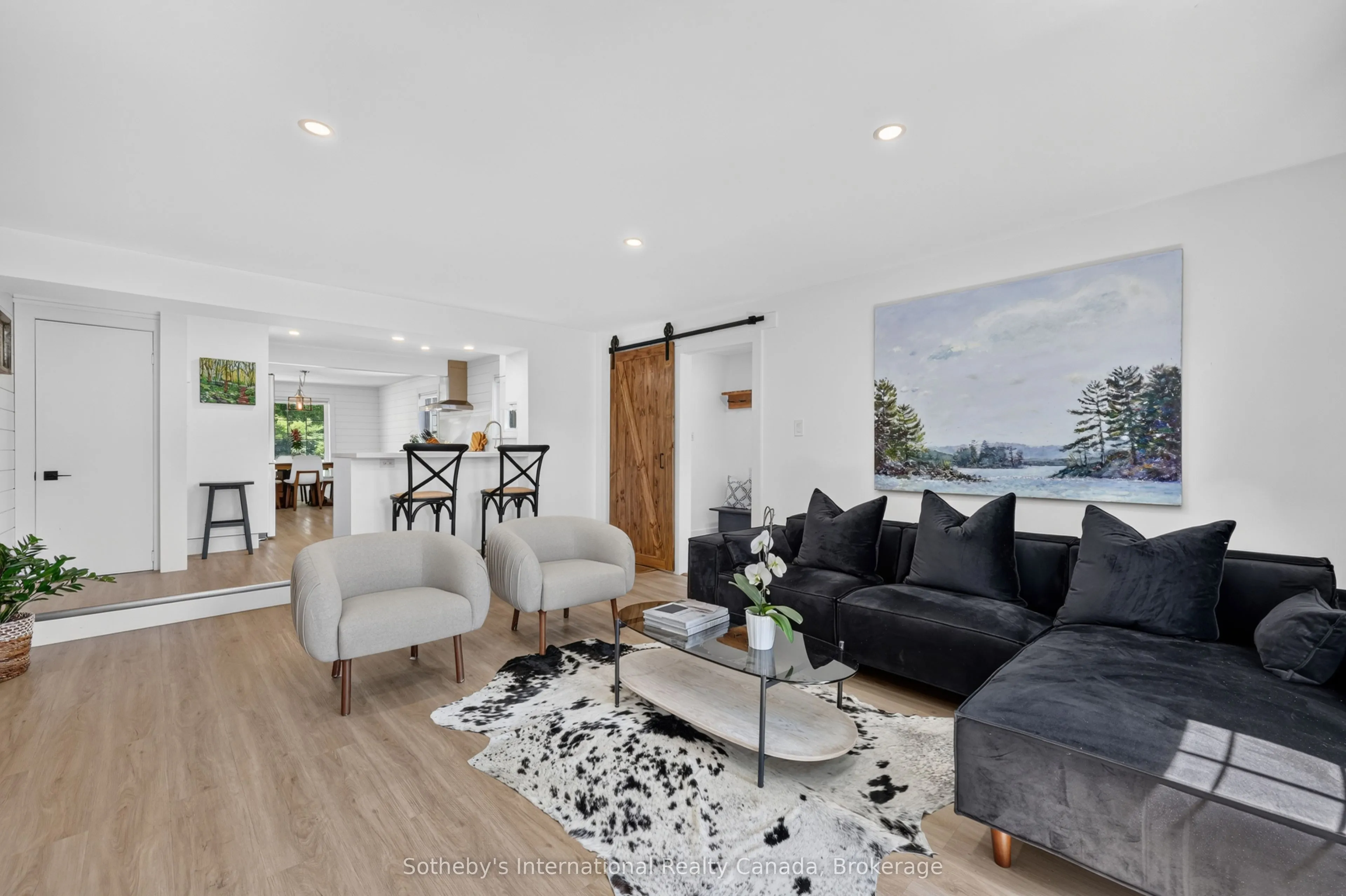 131 Bruce Street S
