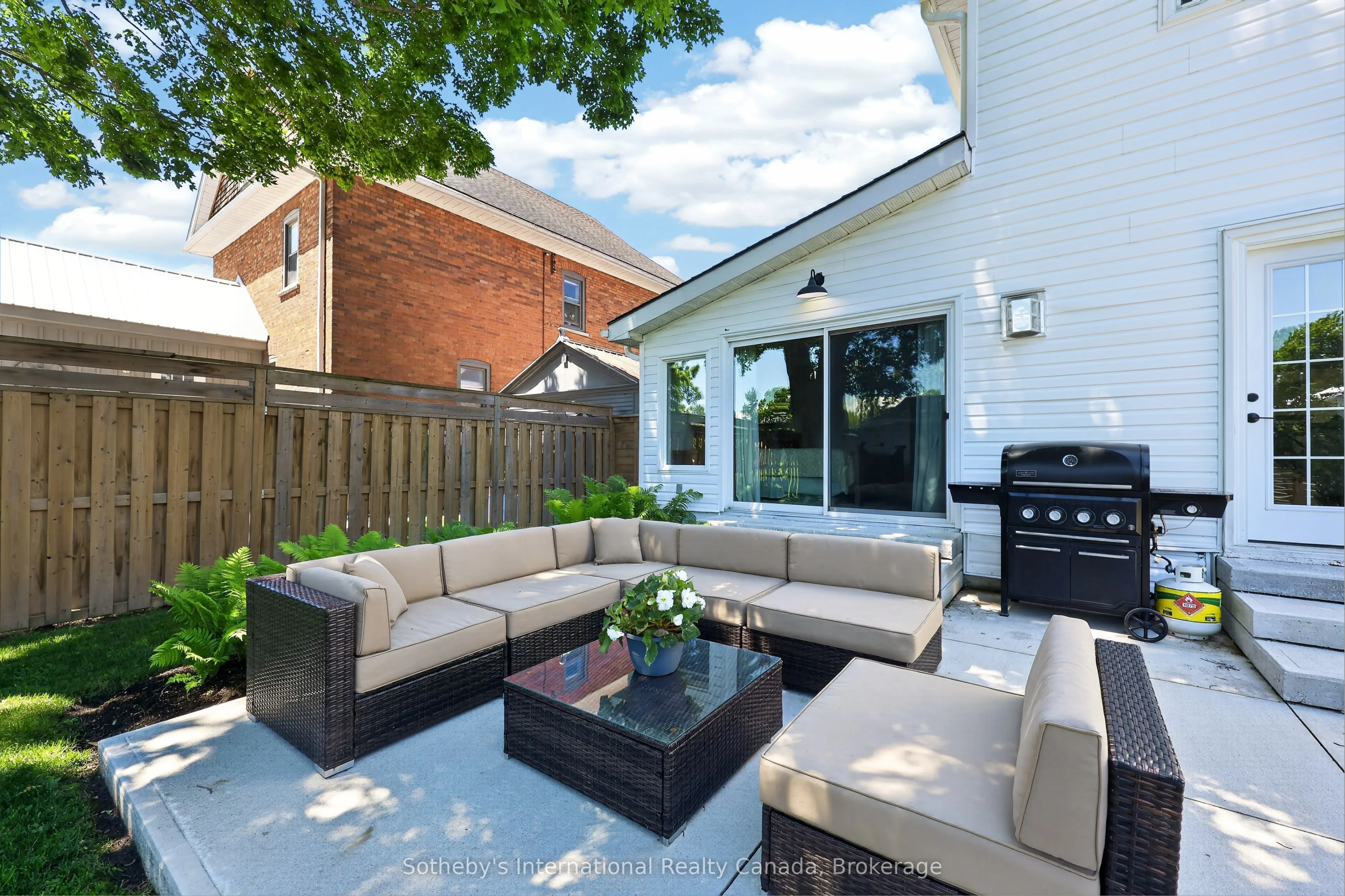 131 Bruce Street S