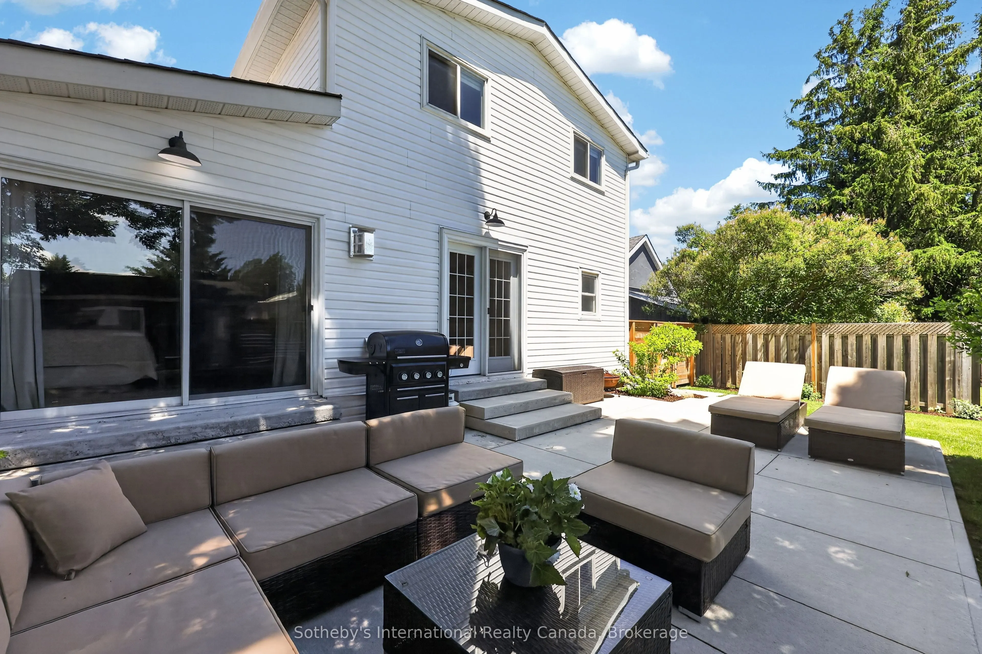 131 Bruce Street S