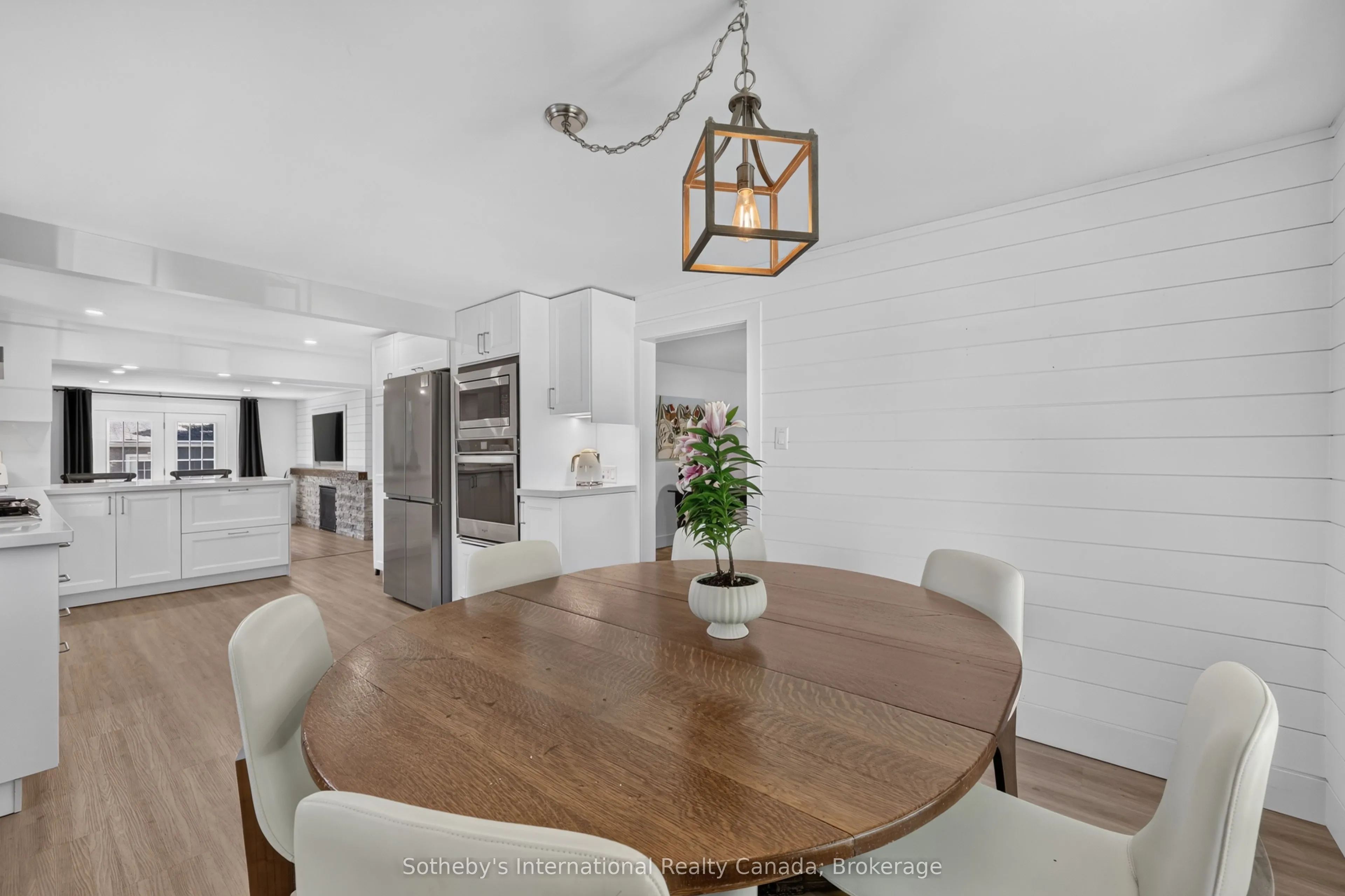 131 Bruce Street S