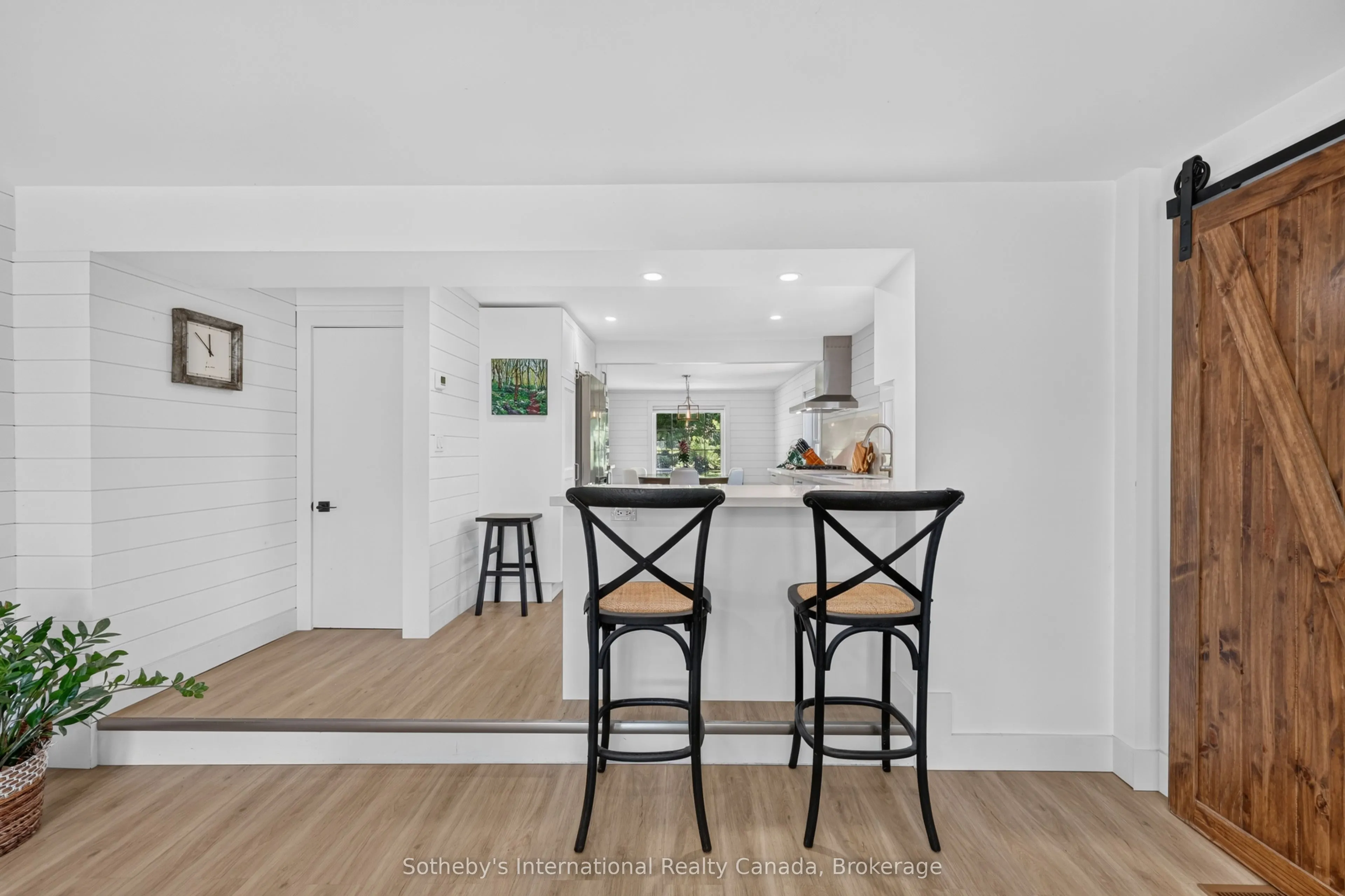 131 Bruce Street S