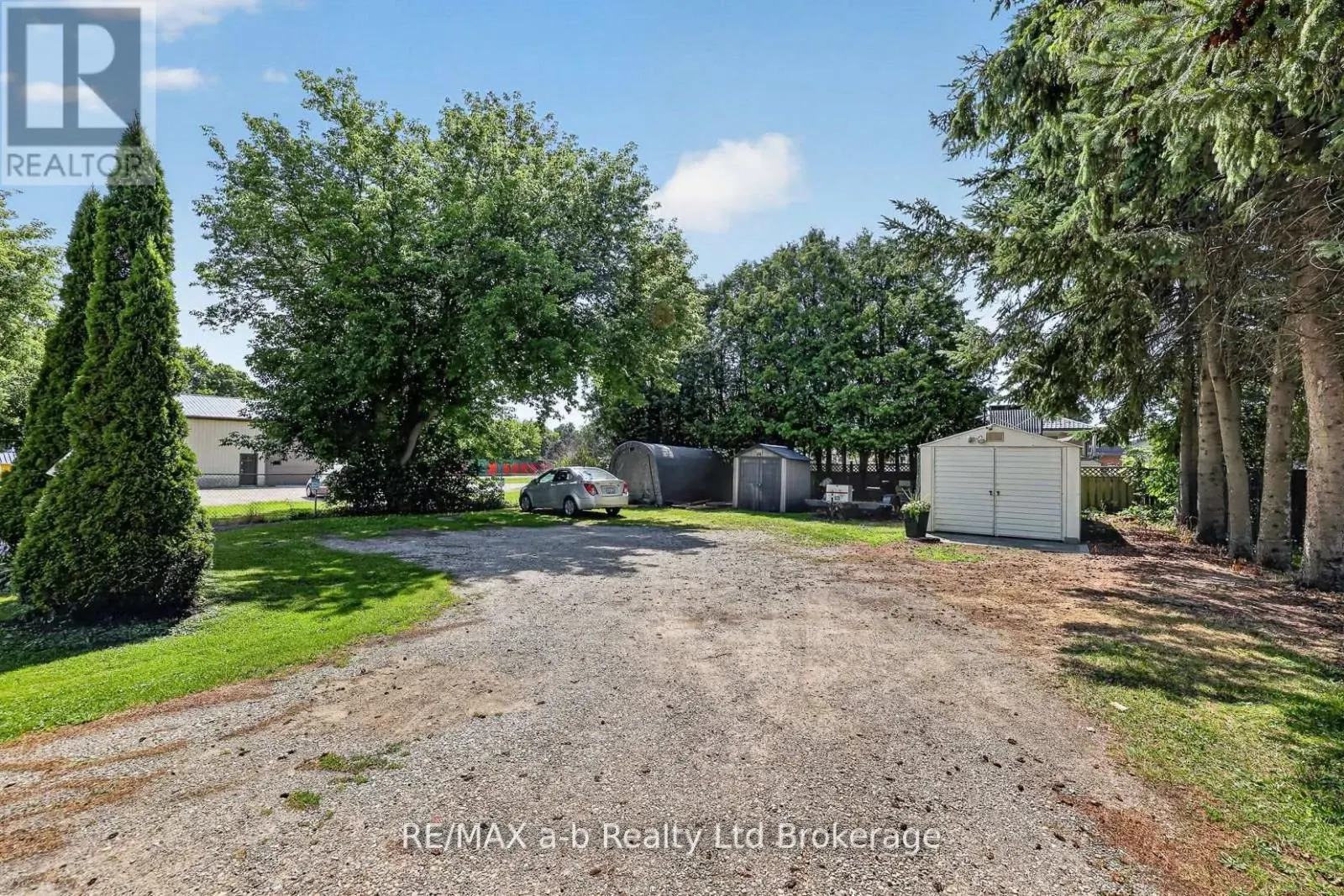 133 Dundas Street W