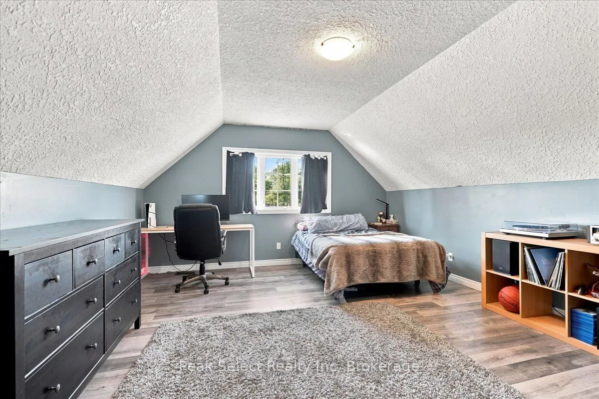180 Ridgewood Crescent