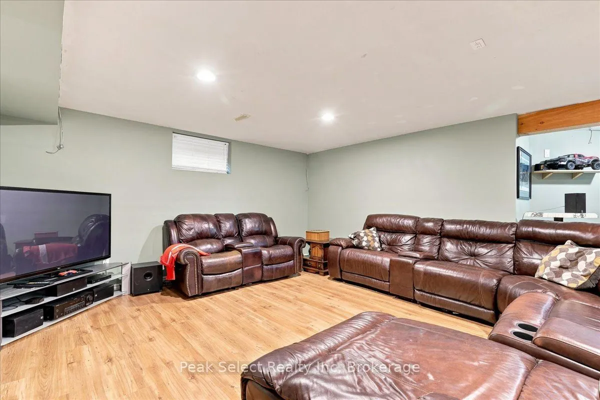180 Ridgewood Crescent