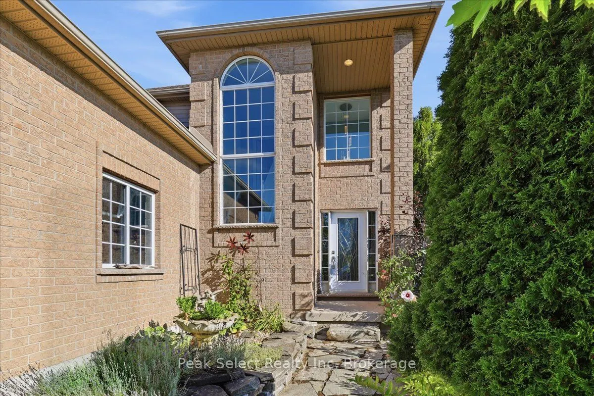 180 Ridgewood Crescent