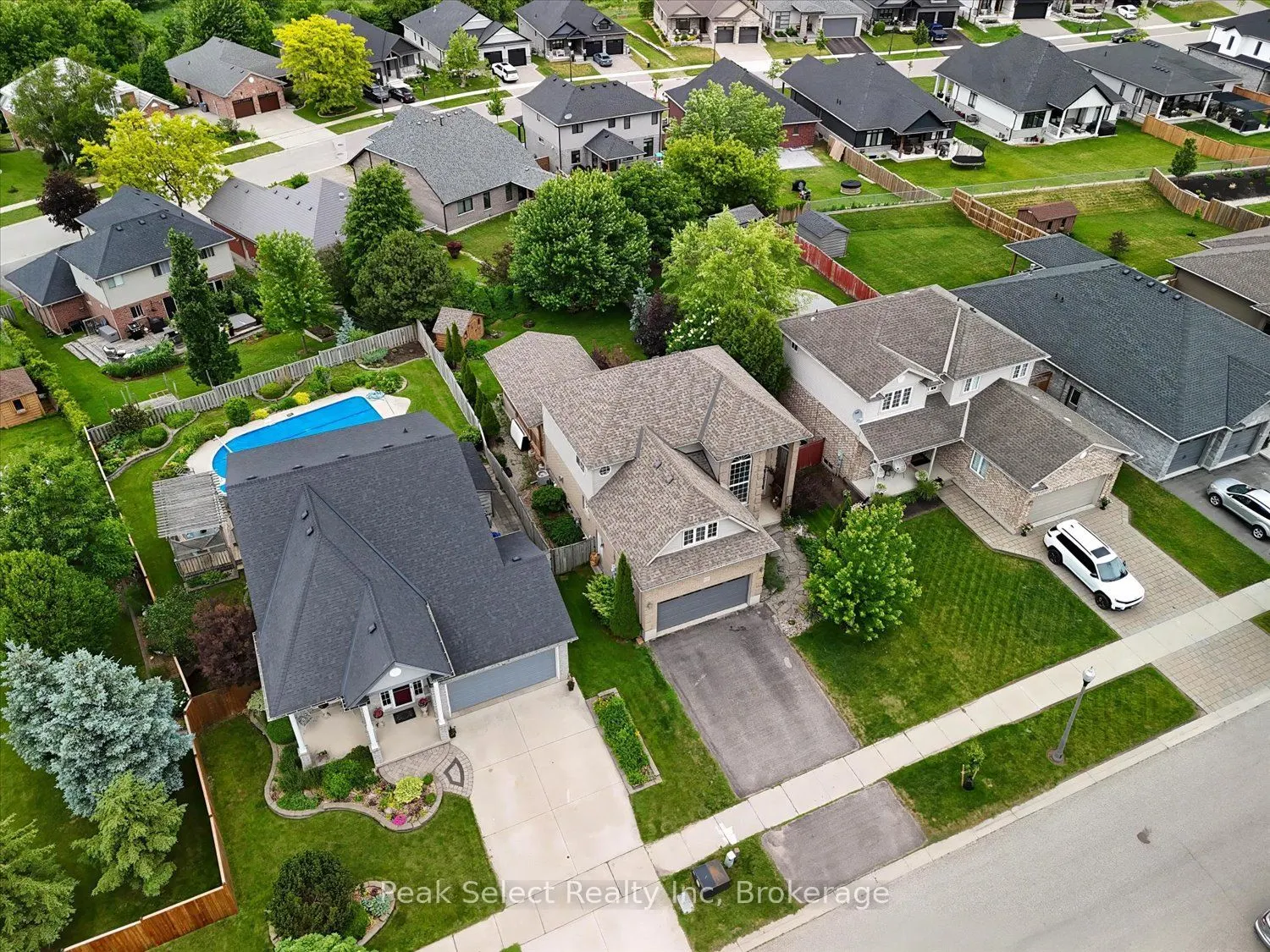 180 Ridgewood Crescent