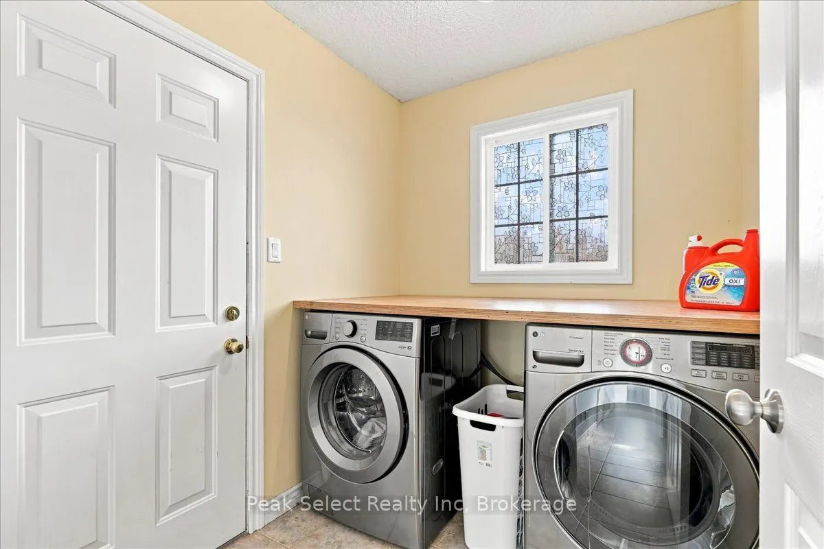 180 Ridgewood Crescent