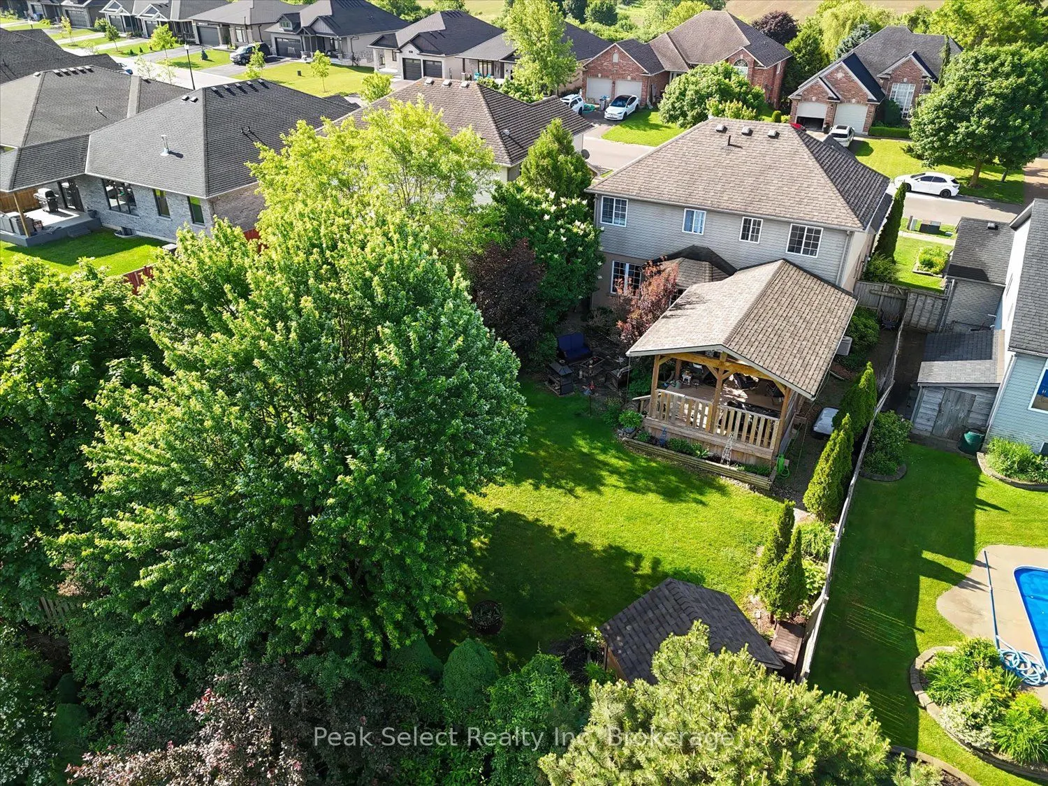 180 Ridgewood Crescent
