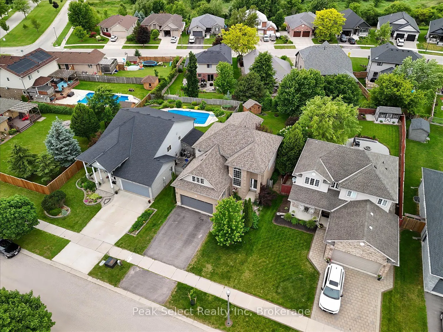 180 Ridgewood Crescent