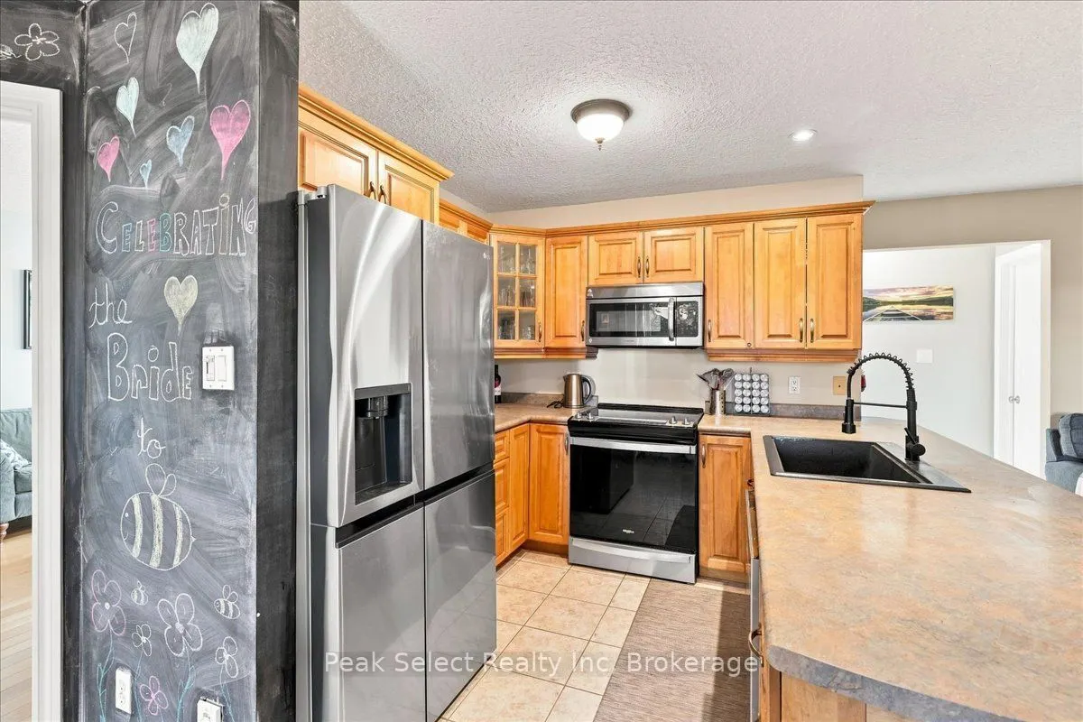 180 Ridgewood Crescent