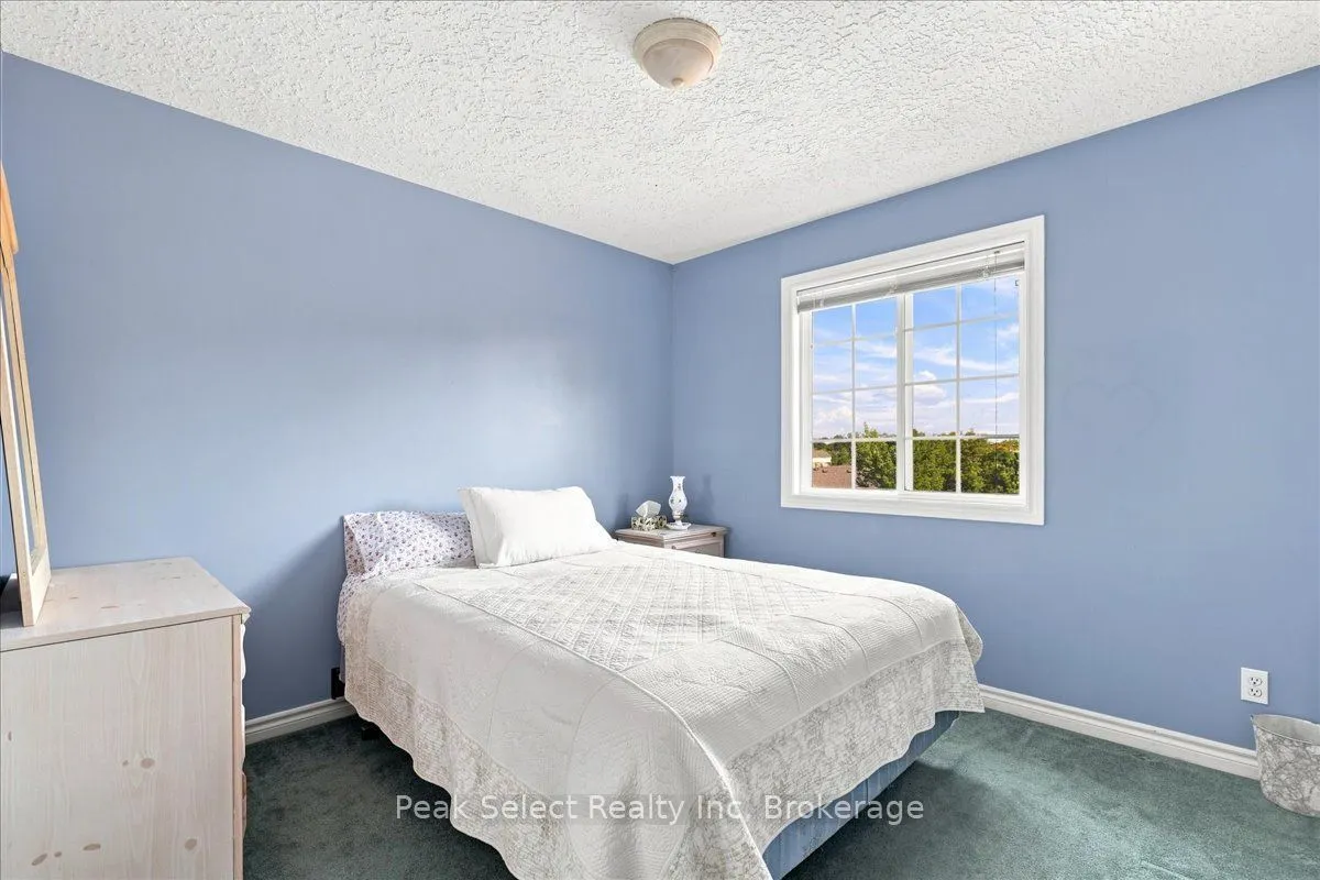 180 Ridgewood Crescent