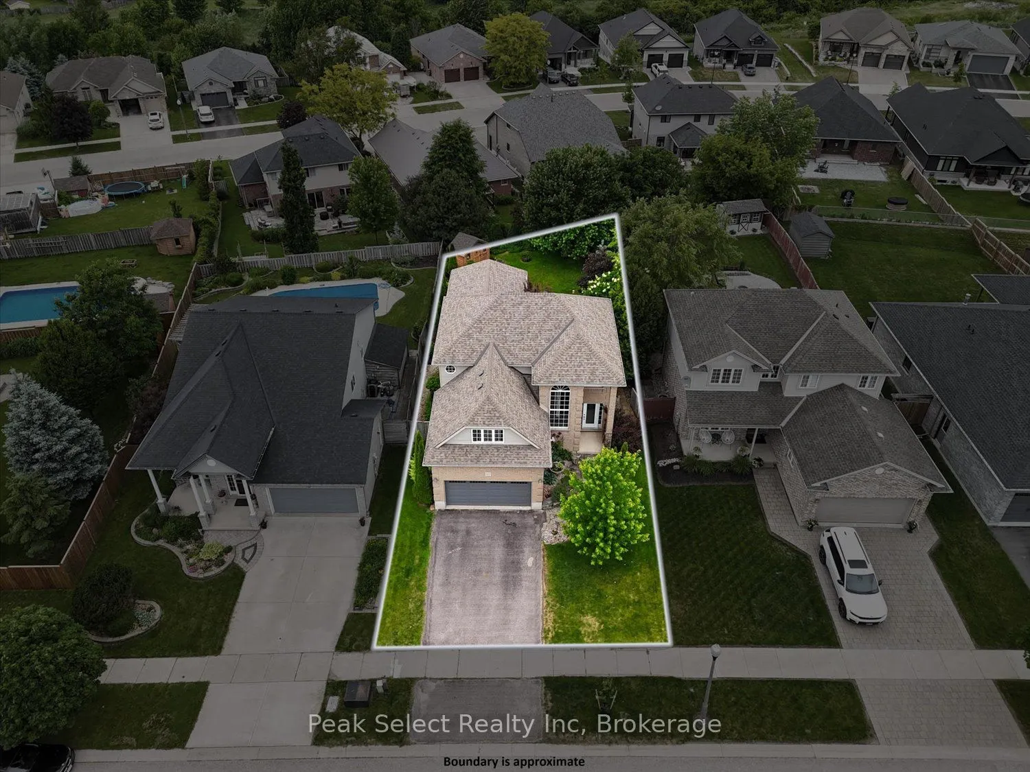 180 Ridgewood Crescent