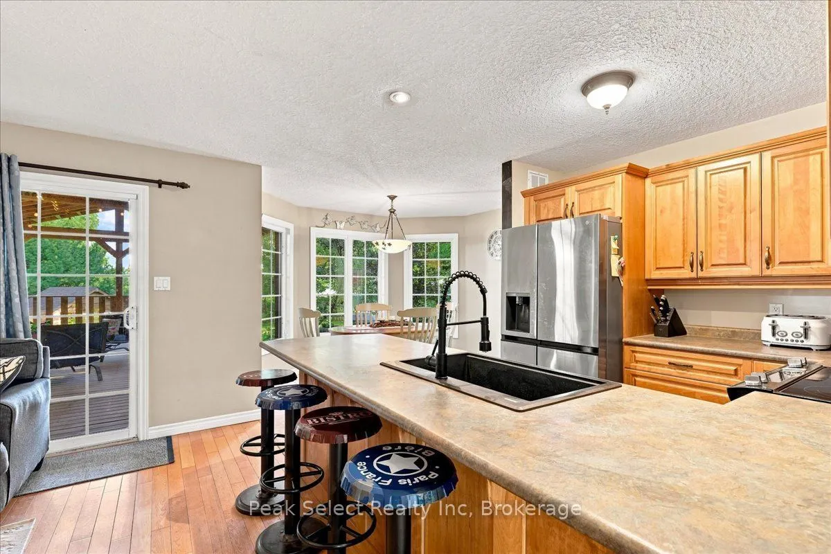 180 Ridgewood Crescent