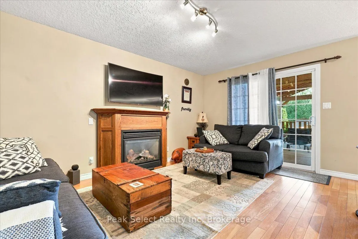180 Ridgewood Crescent