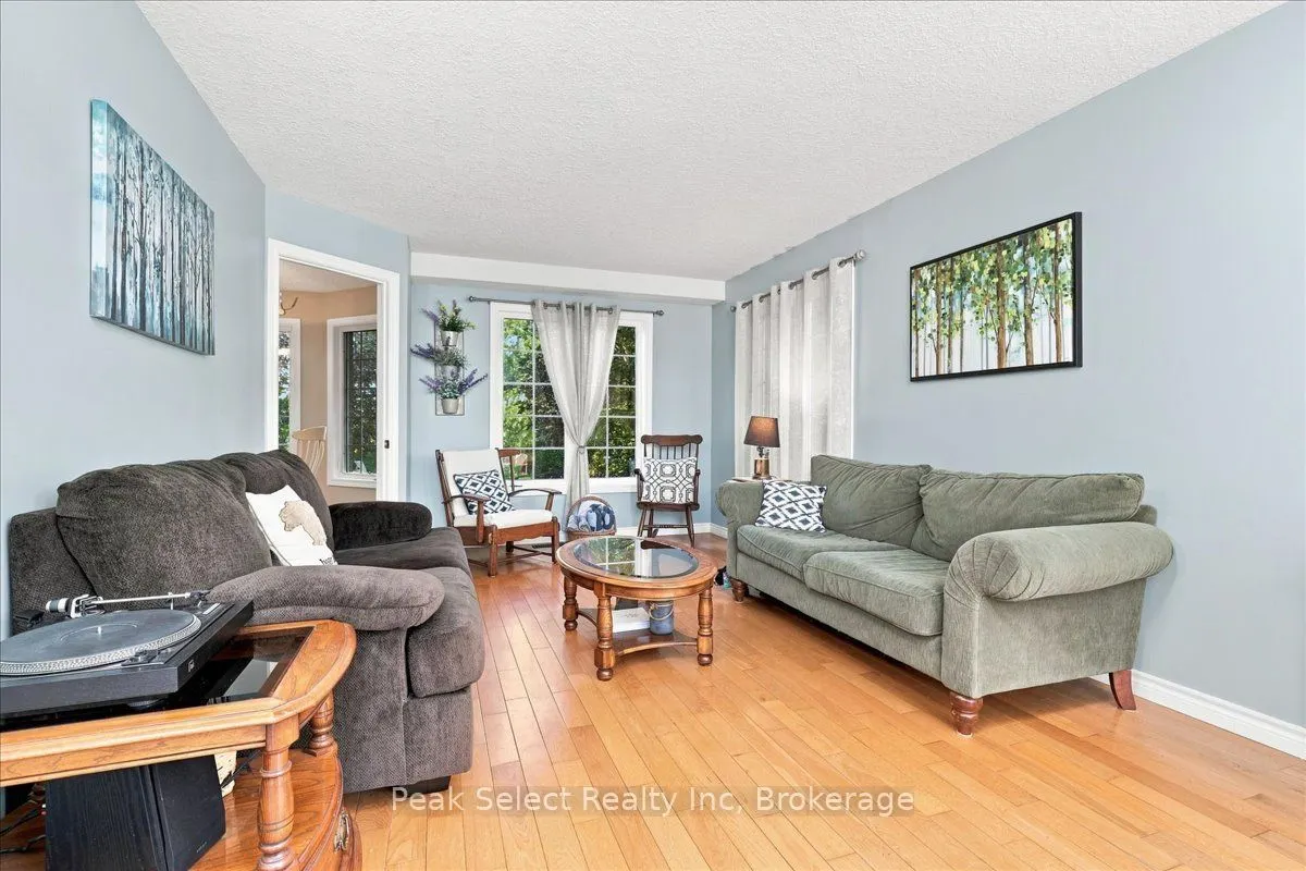 180 Ridgewood Crescent