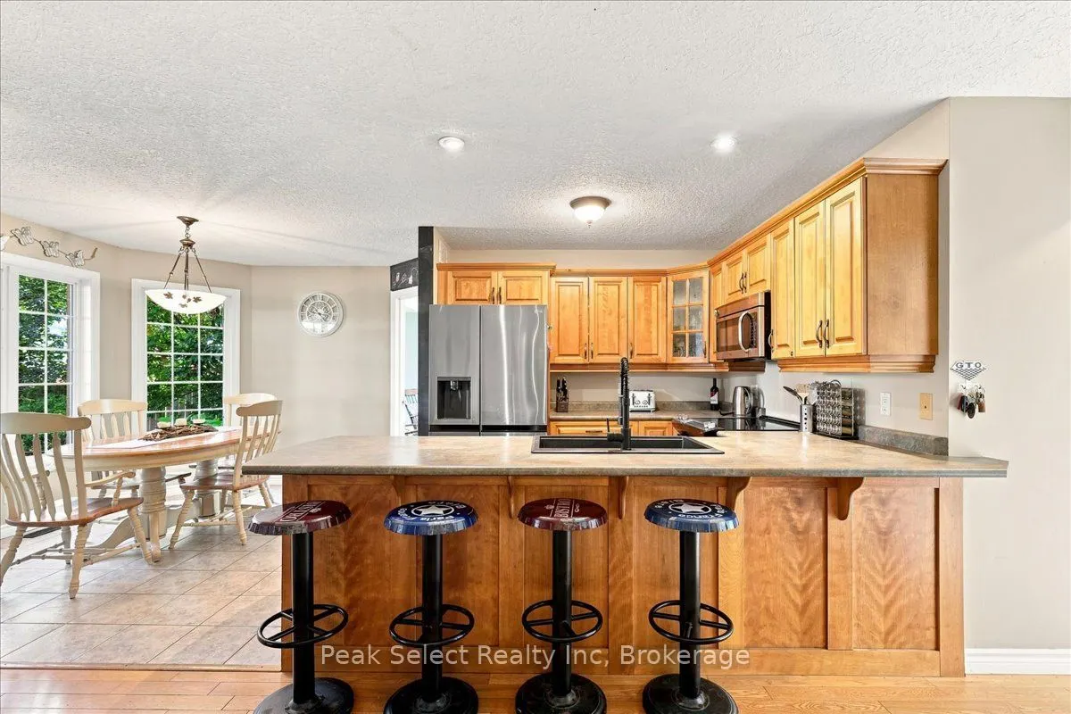 180 Ridgewood Crescent